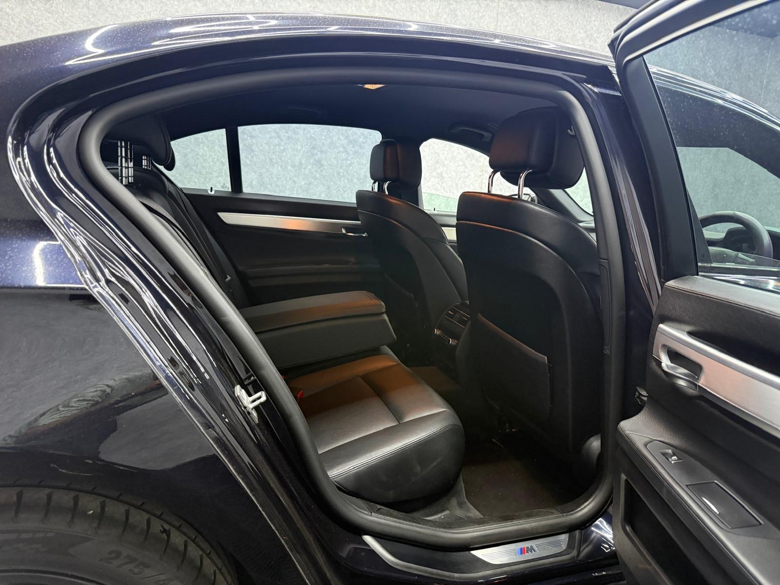 BMW 7 Series view 3