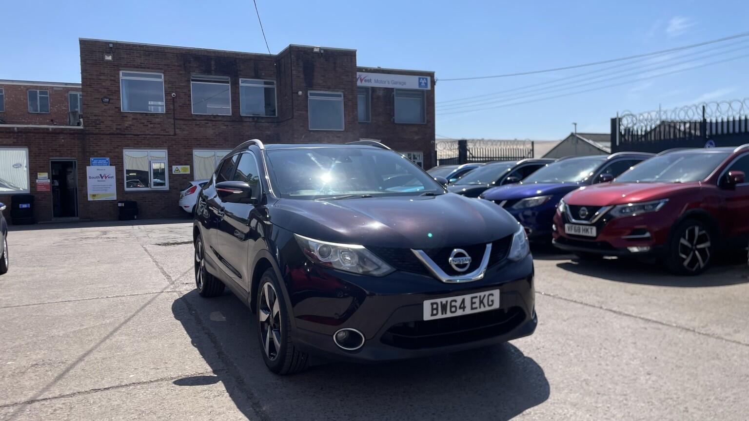 2015 Nissan Qashqai in Black for sale