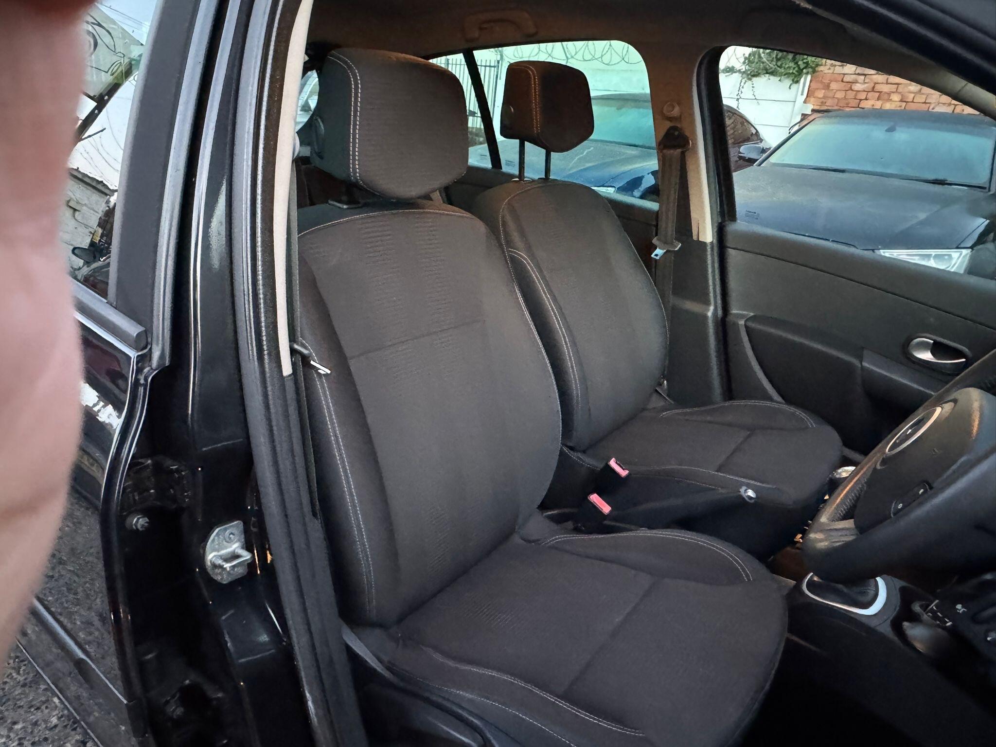 2010 Renault Clio image 12