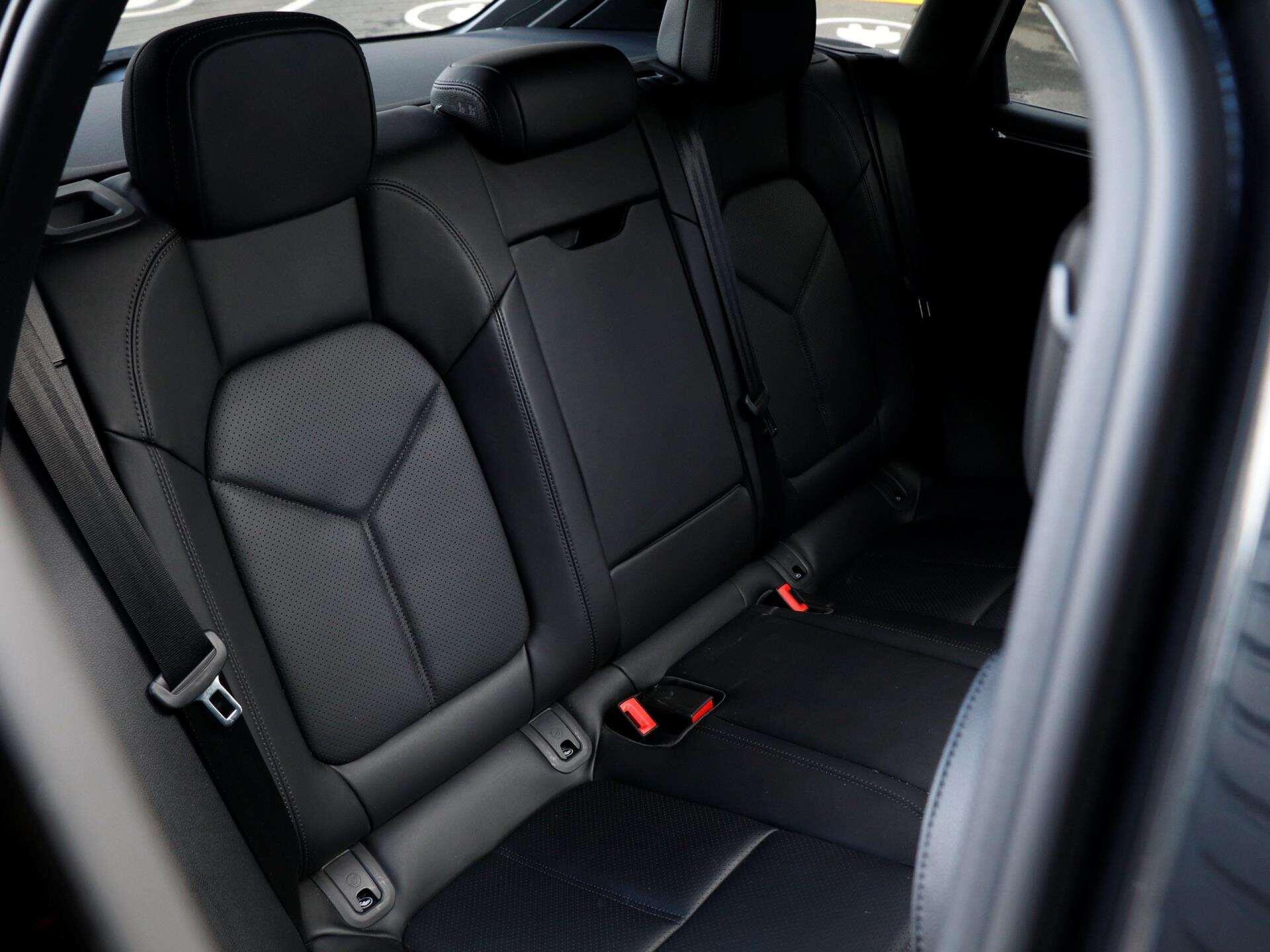 Porsche Macan view 25