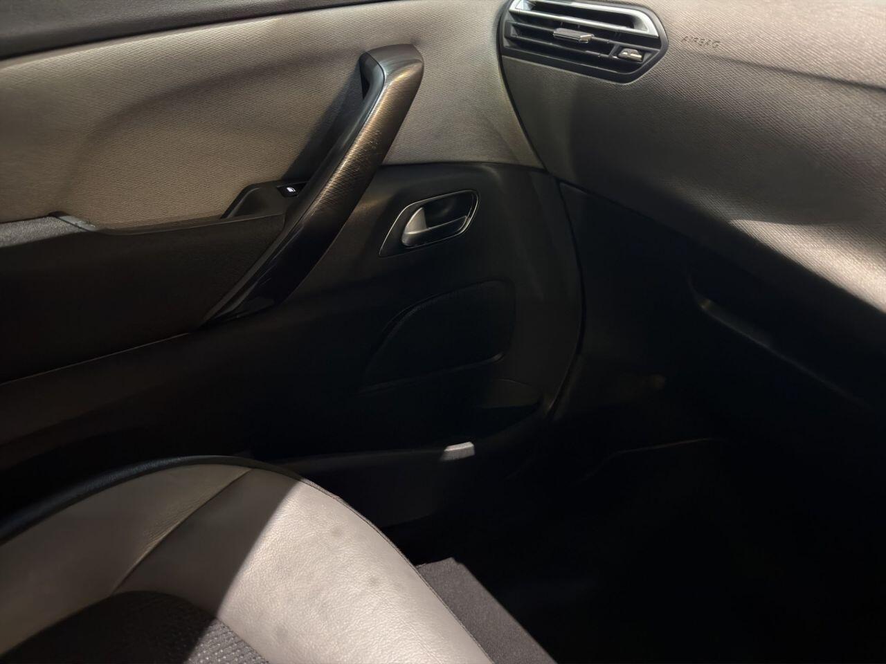 Citroen Grand C4 Picasso view 11
