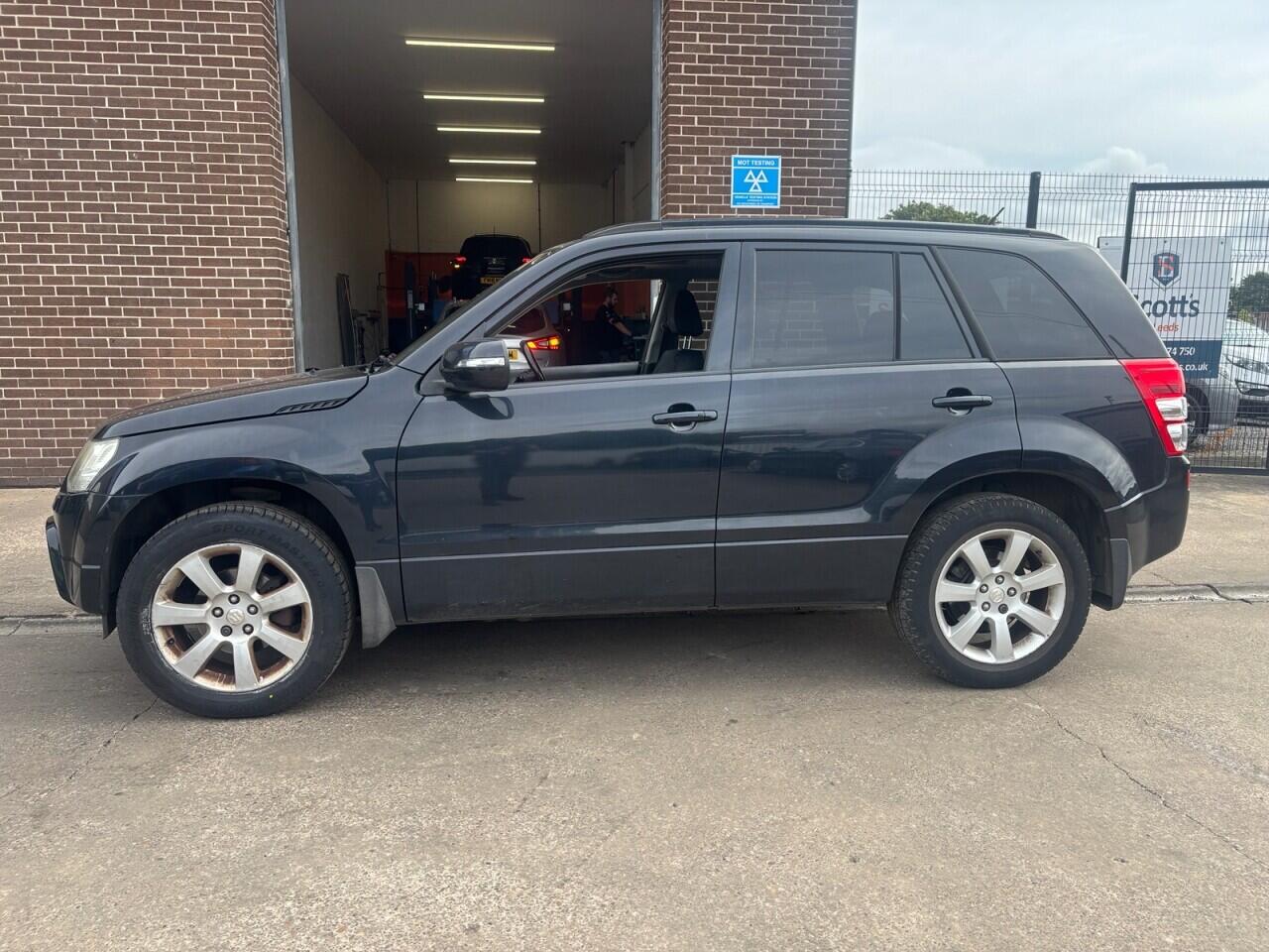Suzuki Grand Vitara view 4
