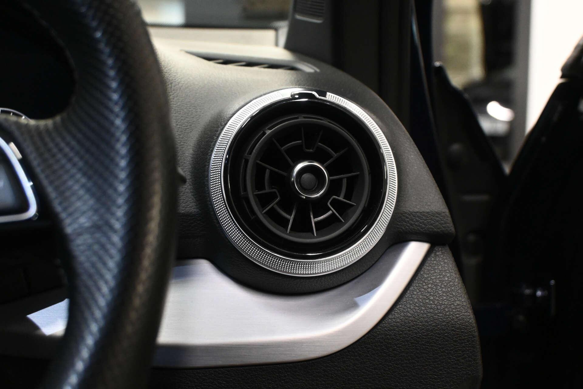 Audi Q2 view 43