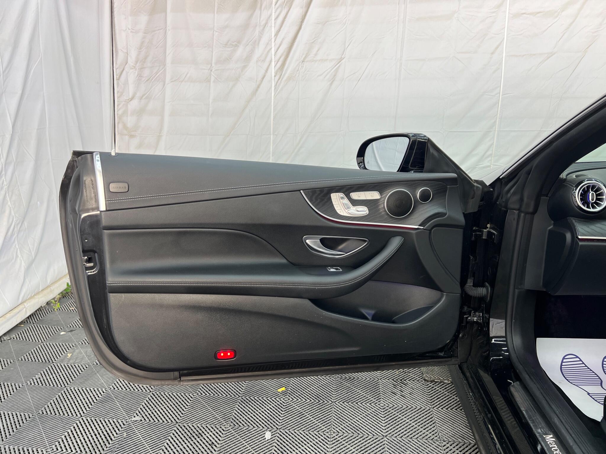Mercedes-Benz E Class view 32
