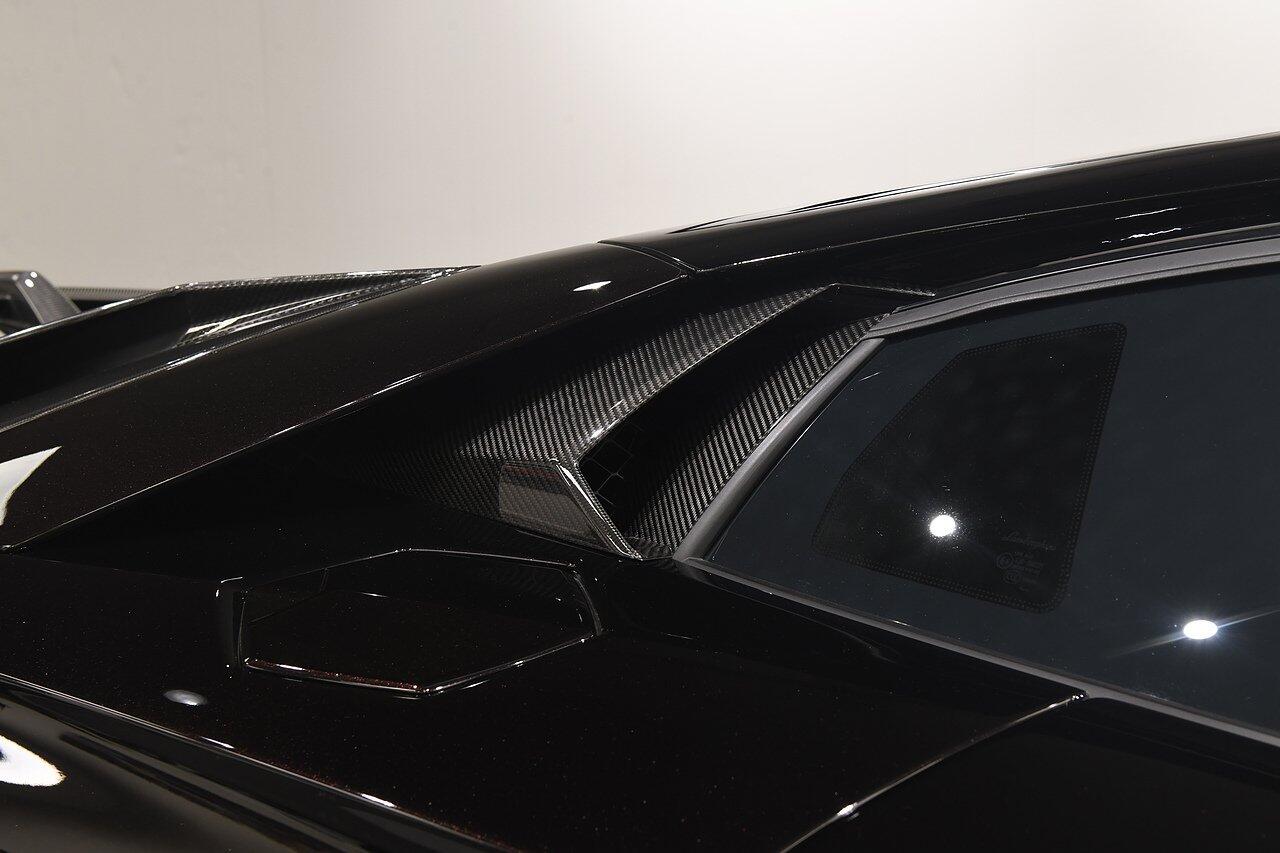 Lamborghini Aventador view 46