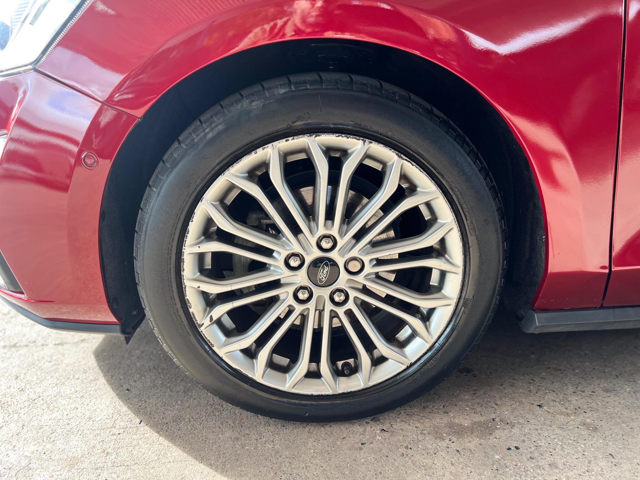Ford Focus view 25