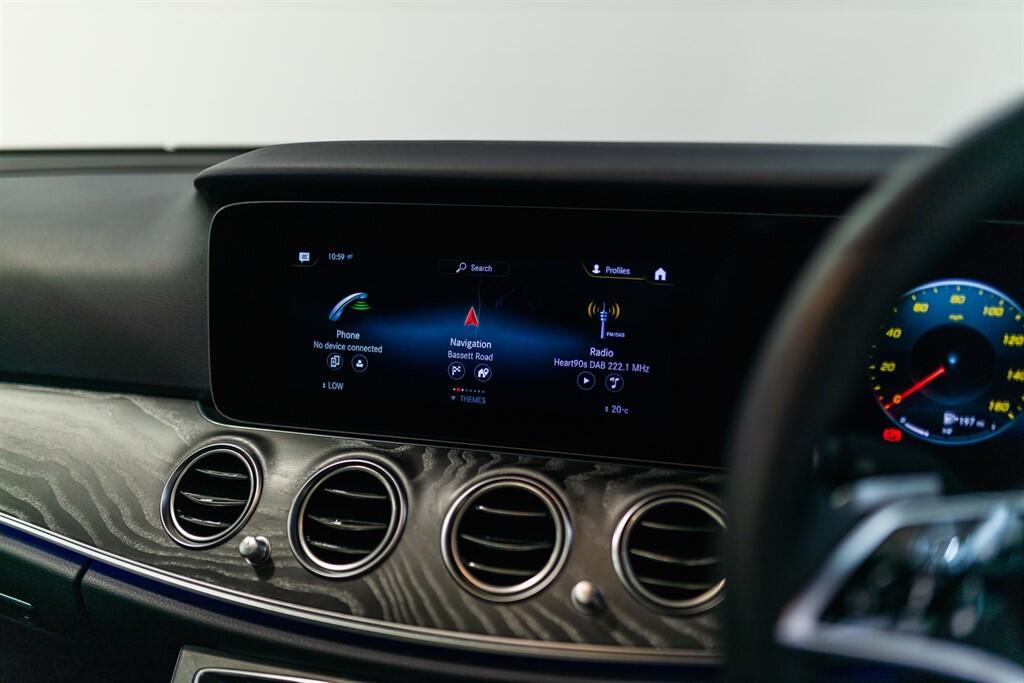 Mercedes-Benz E-Class view 38