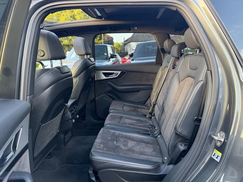 Audi Q7 view 57
