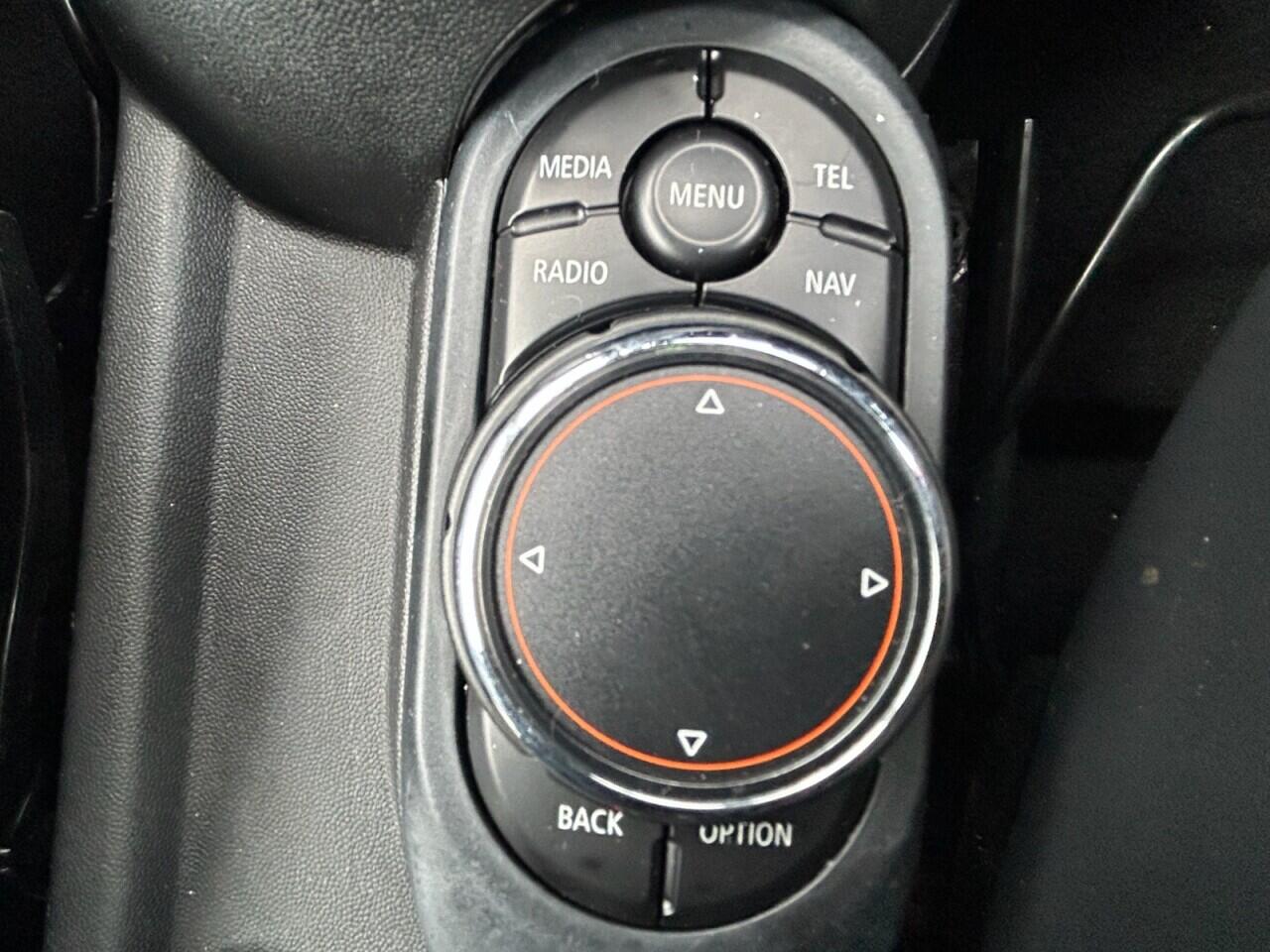 Mini Hatch view 38