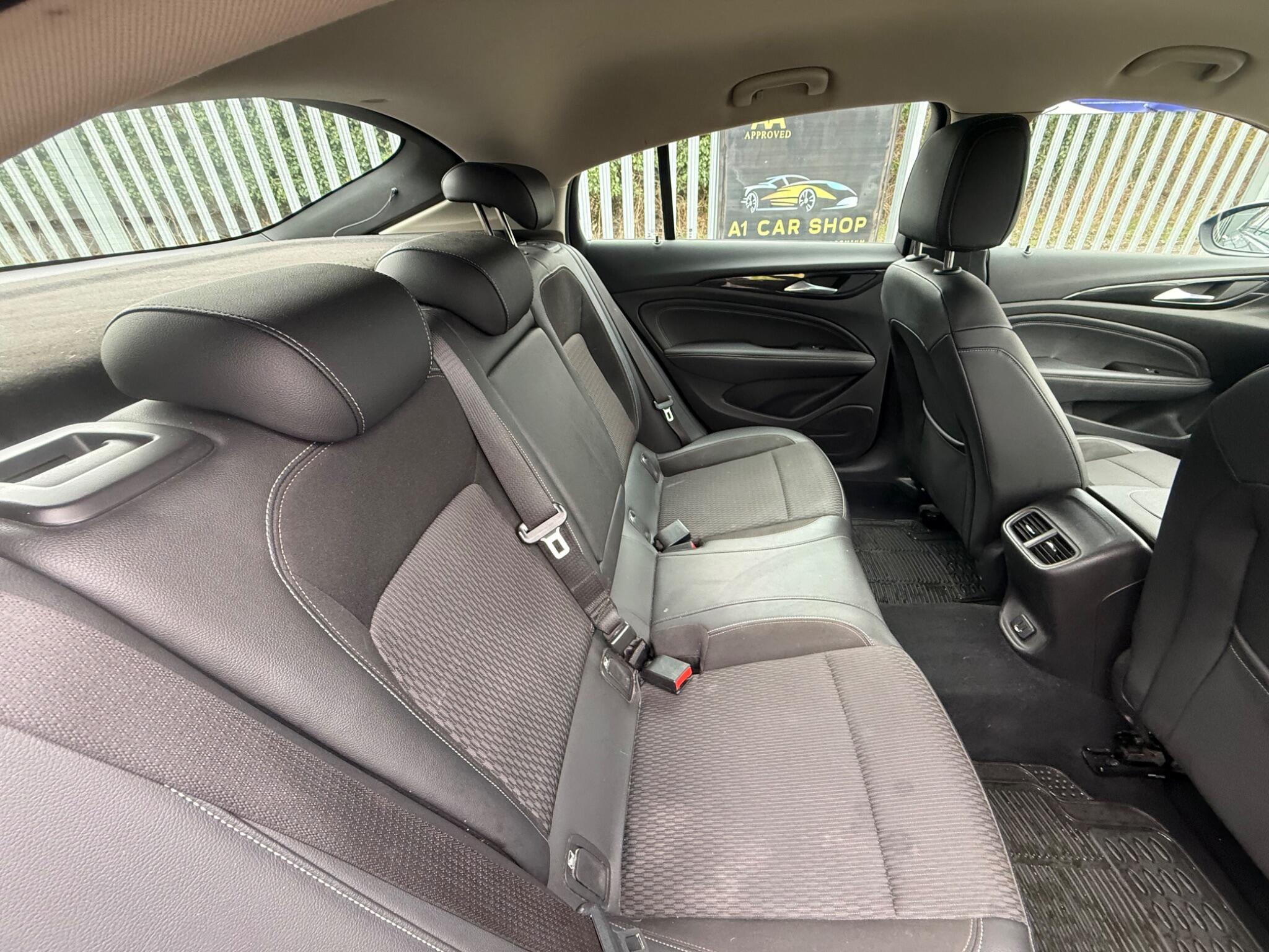 2017 Vauxhall Insignia image 23