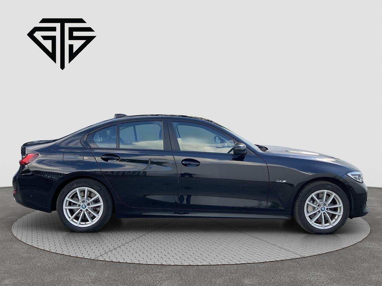 BMW 3 Series view 2