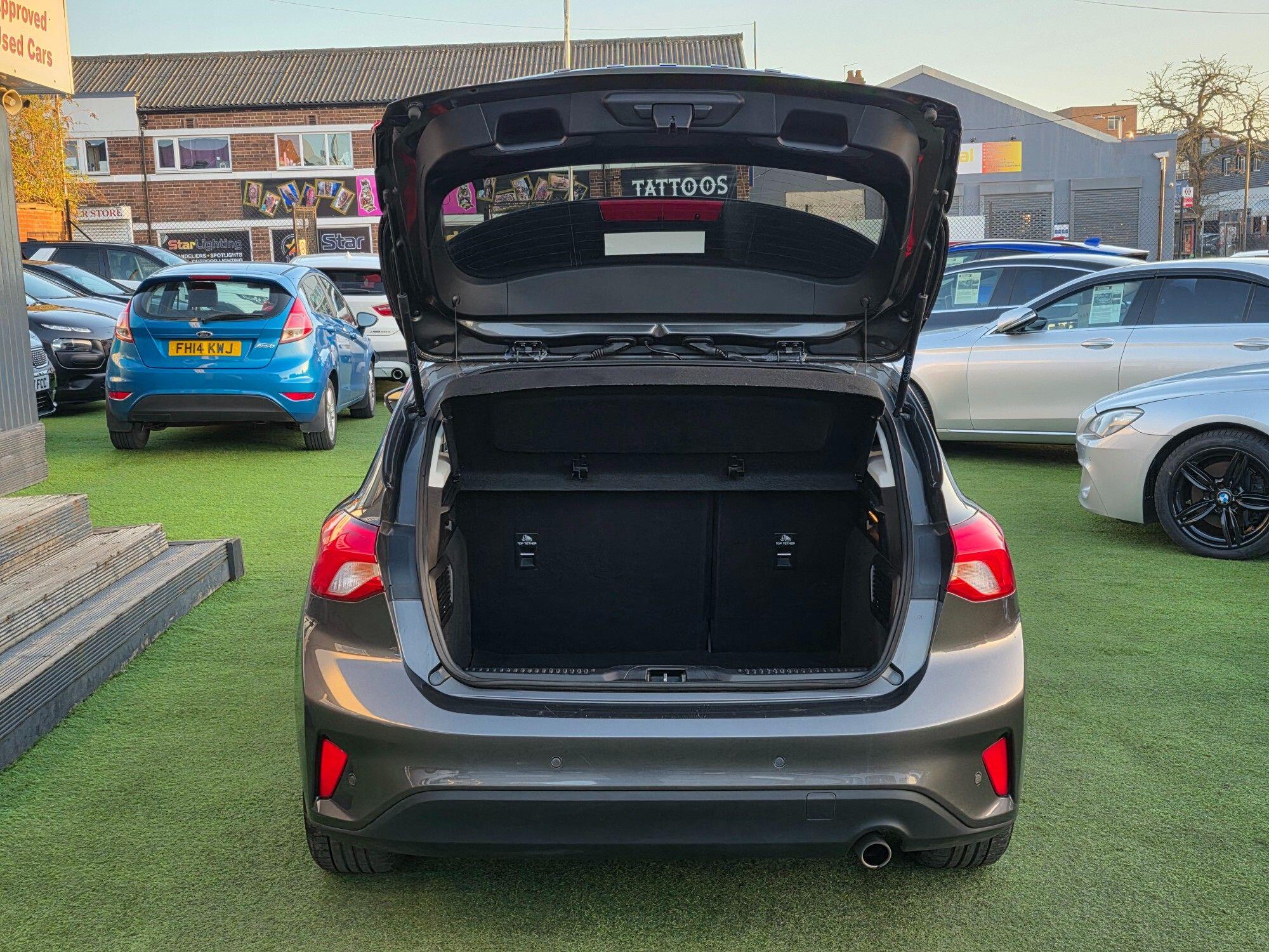 Ford Focus view 3