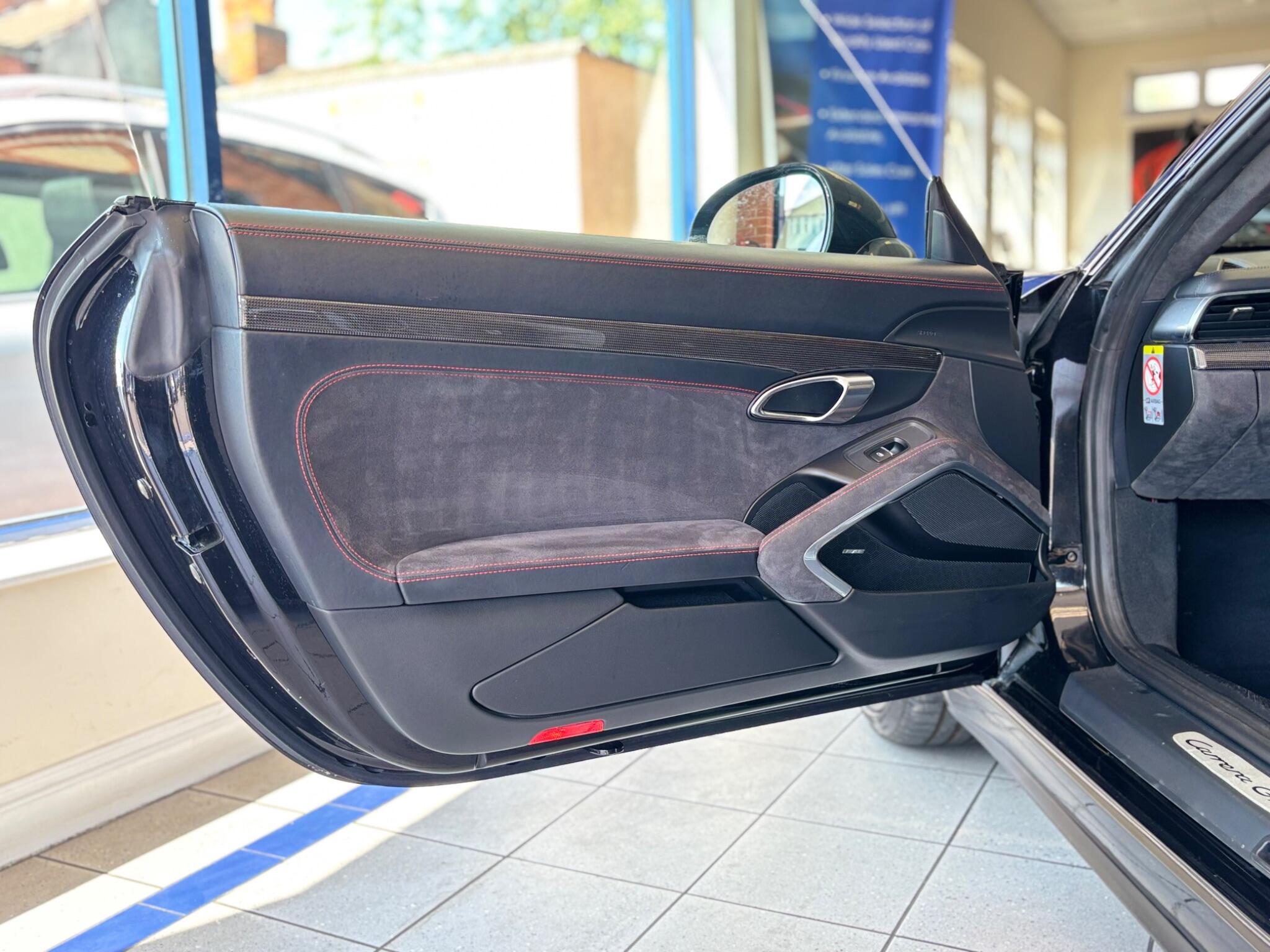 Porsche 911 view 16