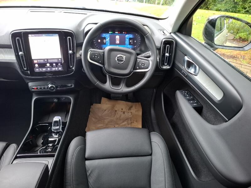 Volvo XC40 view 8