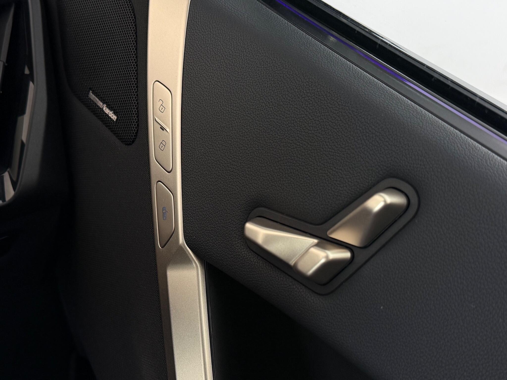 BMW Ix view 17