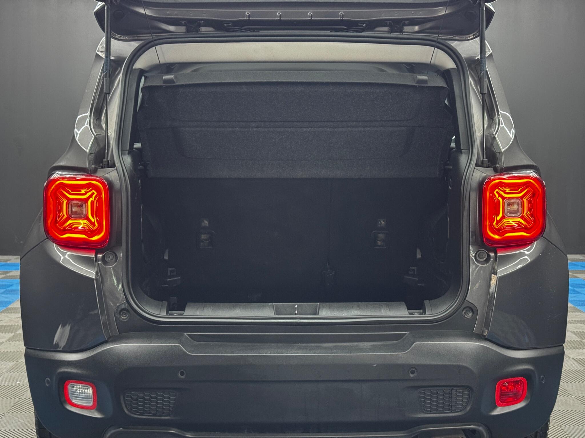 Jeep Renegade view 37