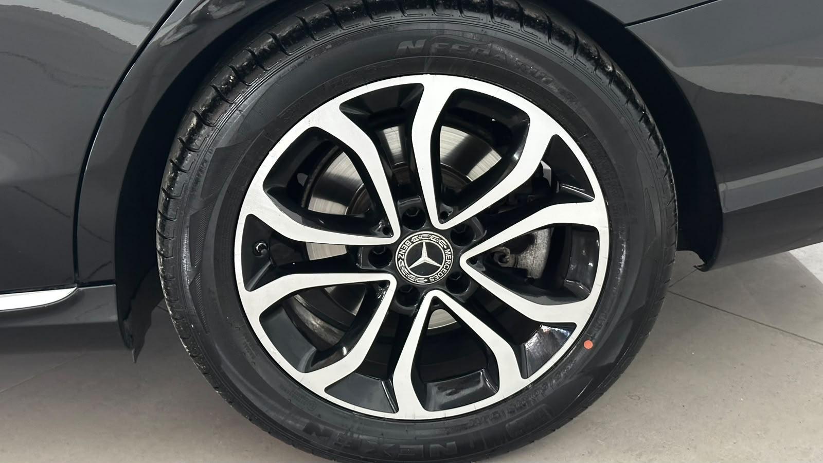 Mercedes-Benz C Class view 30