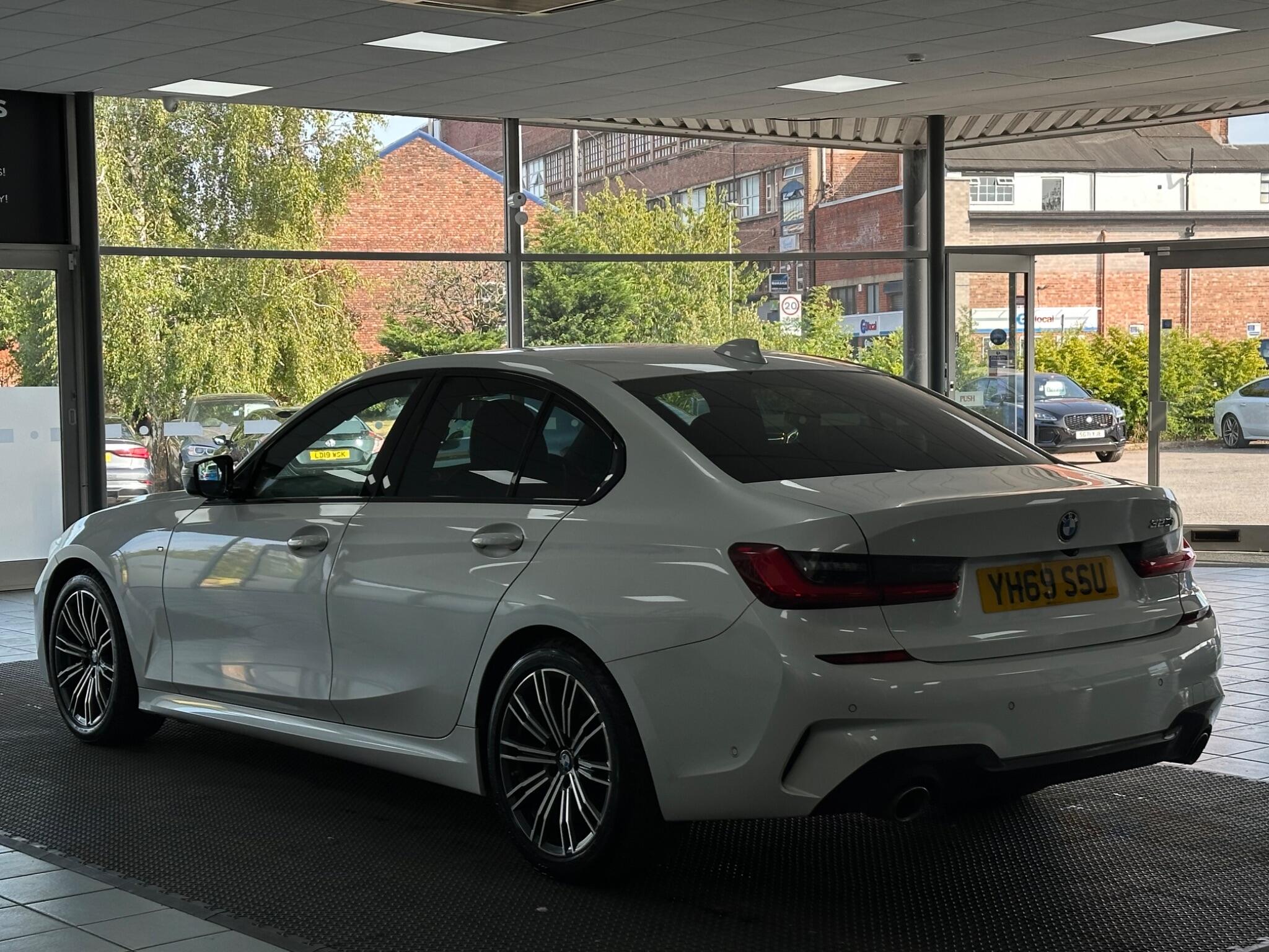 BMW 3 Series view 9