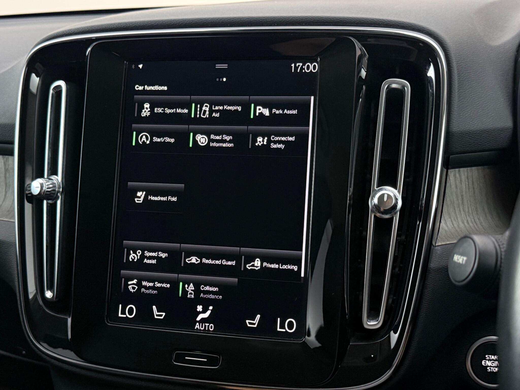 Volvo XC40 view 25