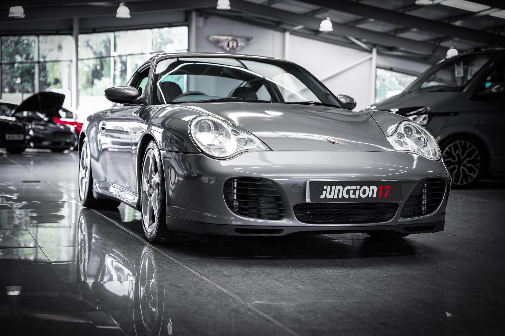 Porsche 911 view 11