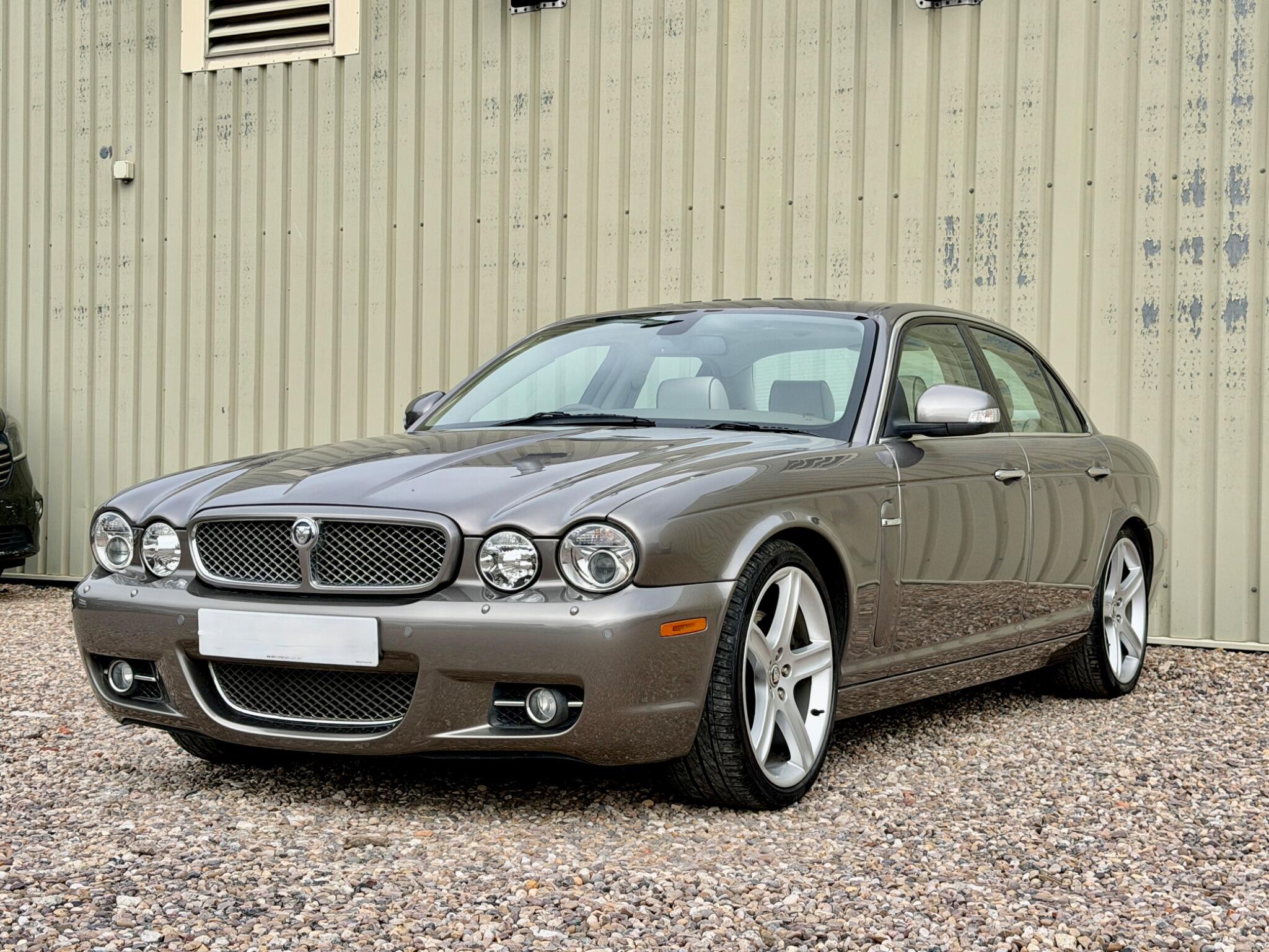 Jaguar XJ view 3