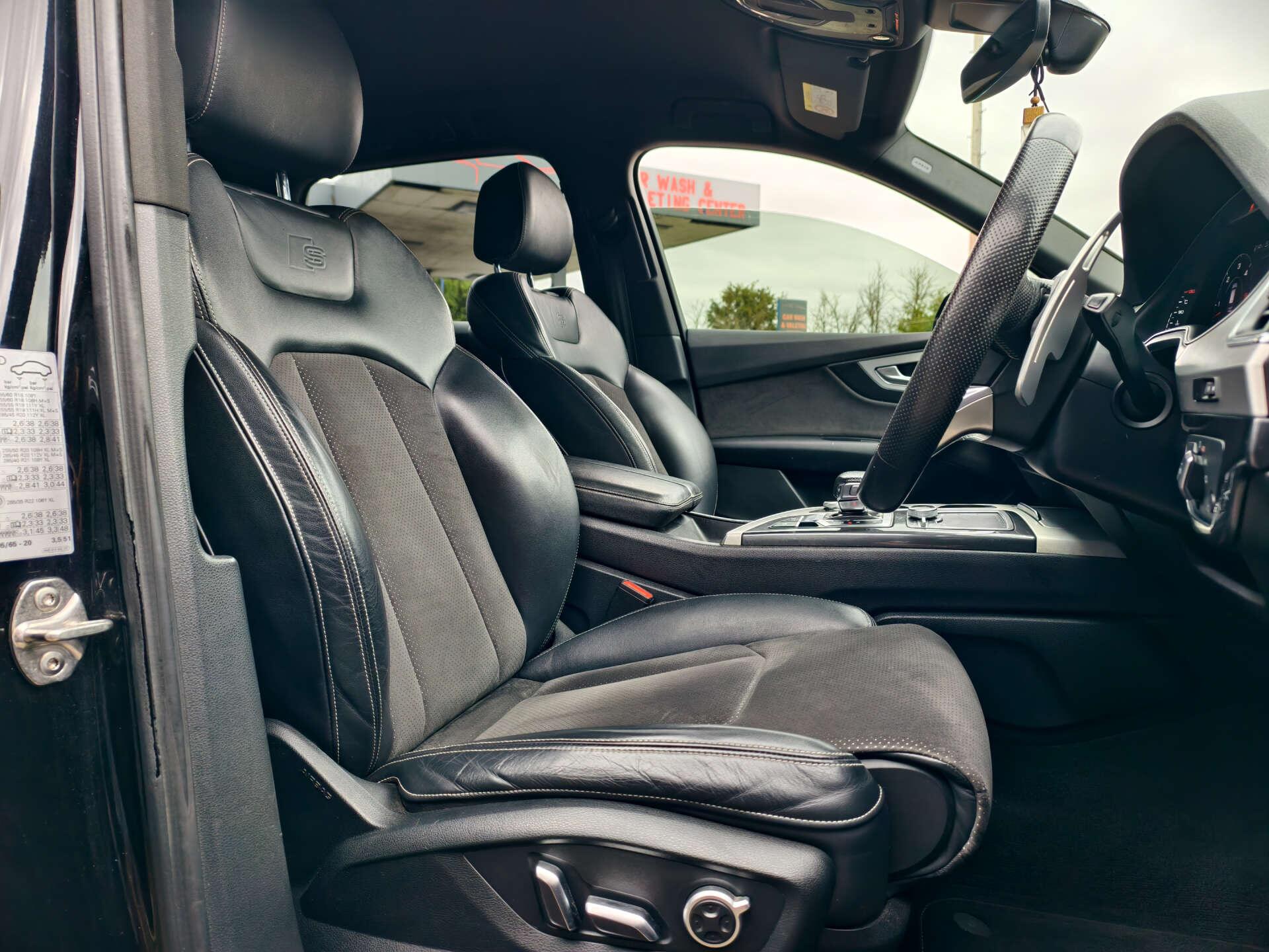Audi Q7 view 26
