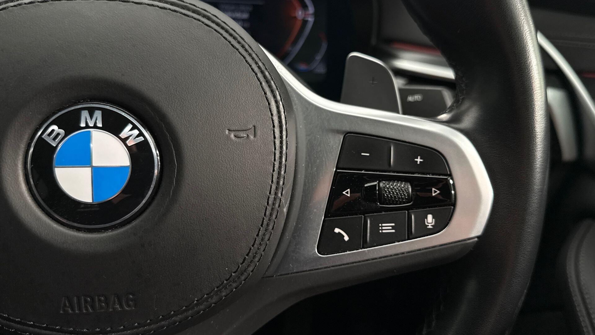 BMW 5 Series view 19