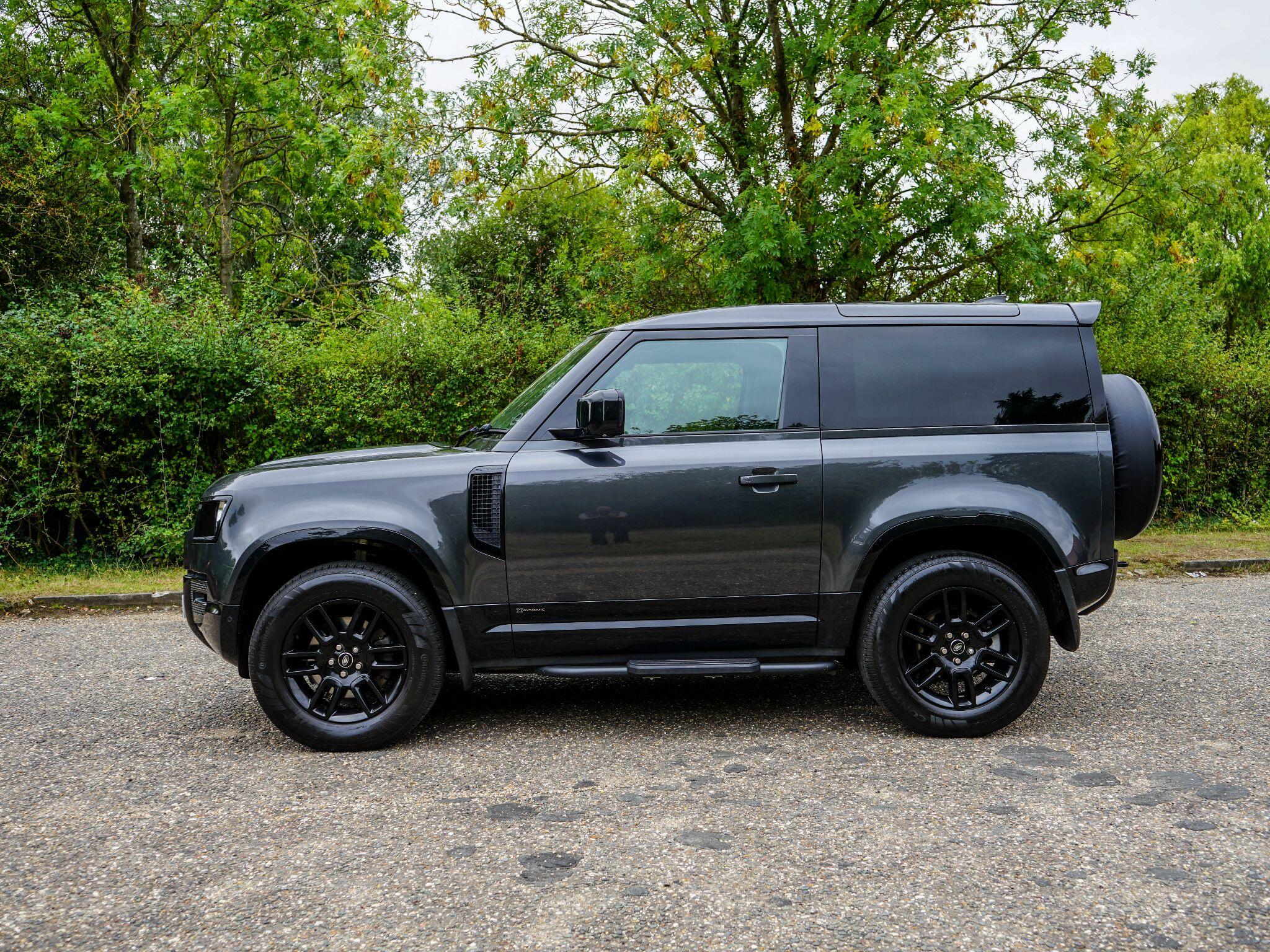 Land Rover Defender 90 view 2