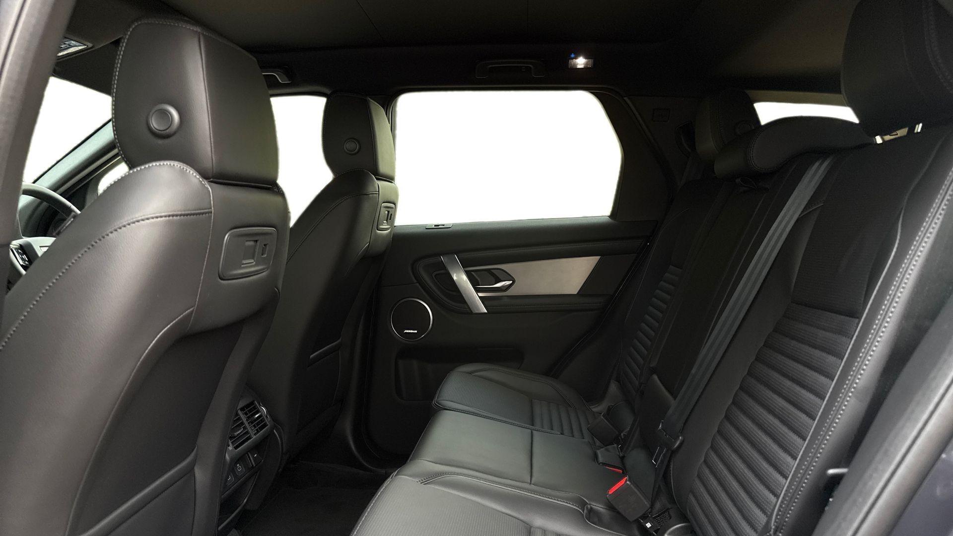 Land Rover Discovery Sport view 4