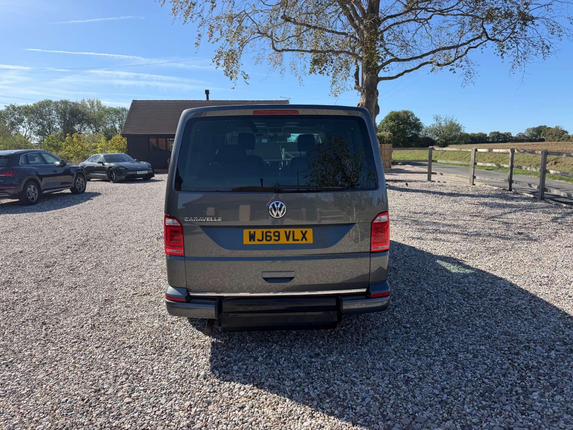 Volkswagen Caravelle view 7