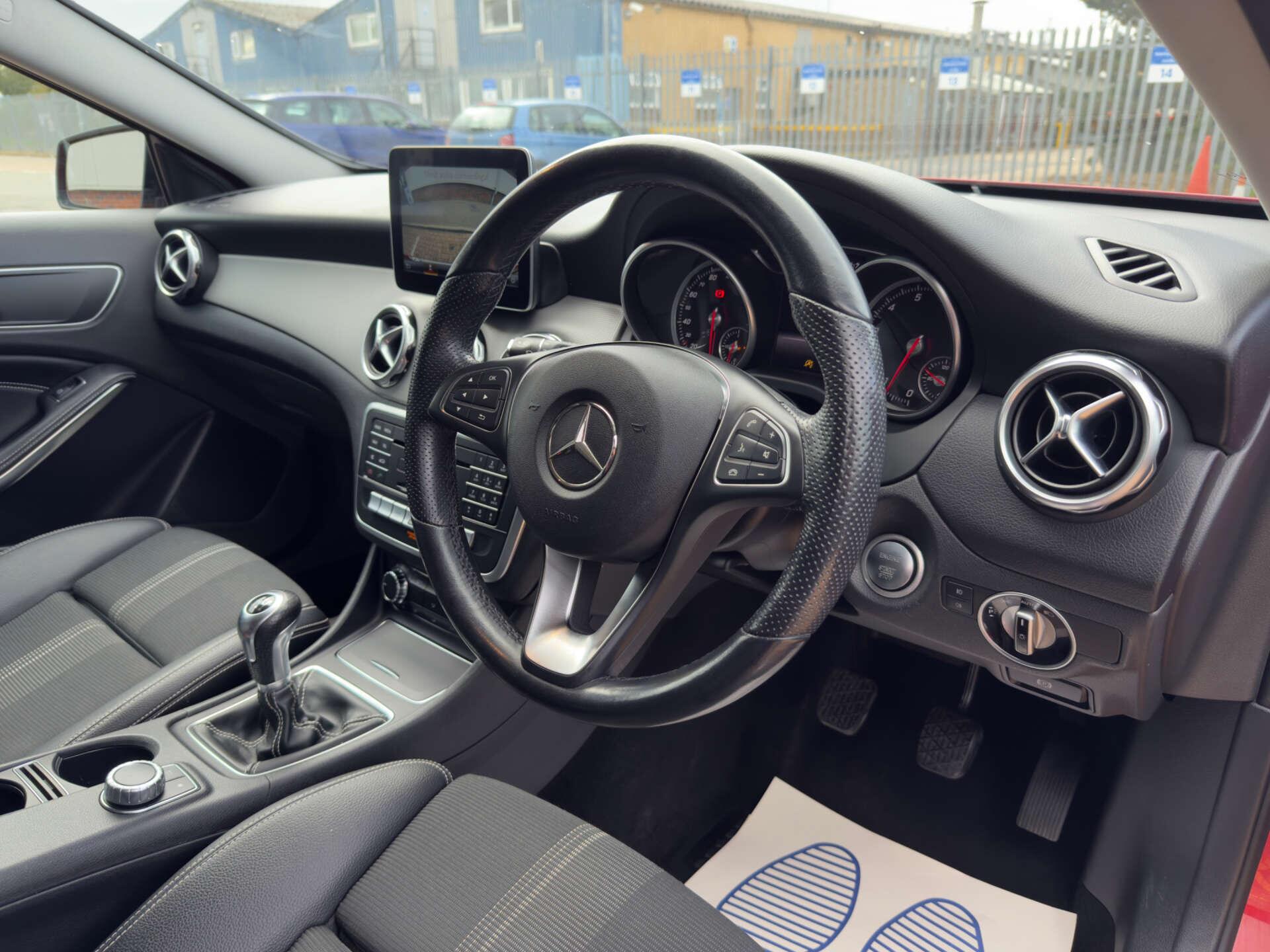 Mercedes-Benz GLA view 13