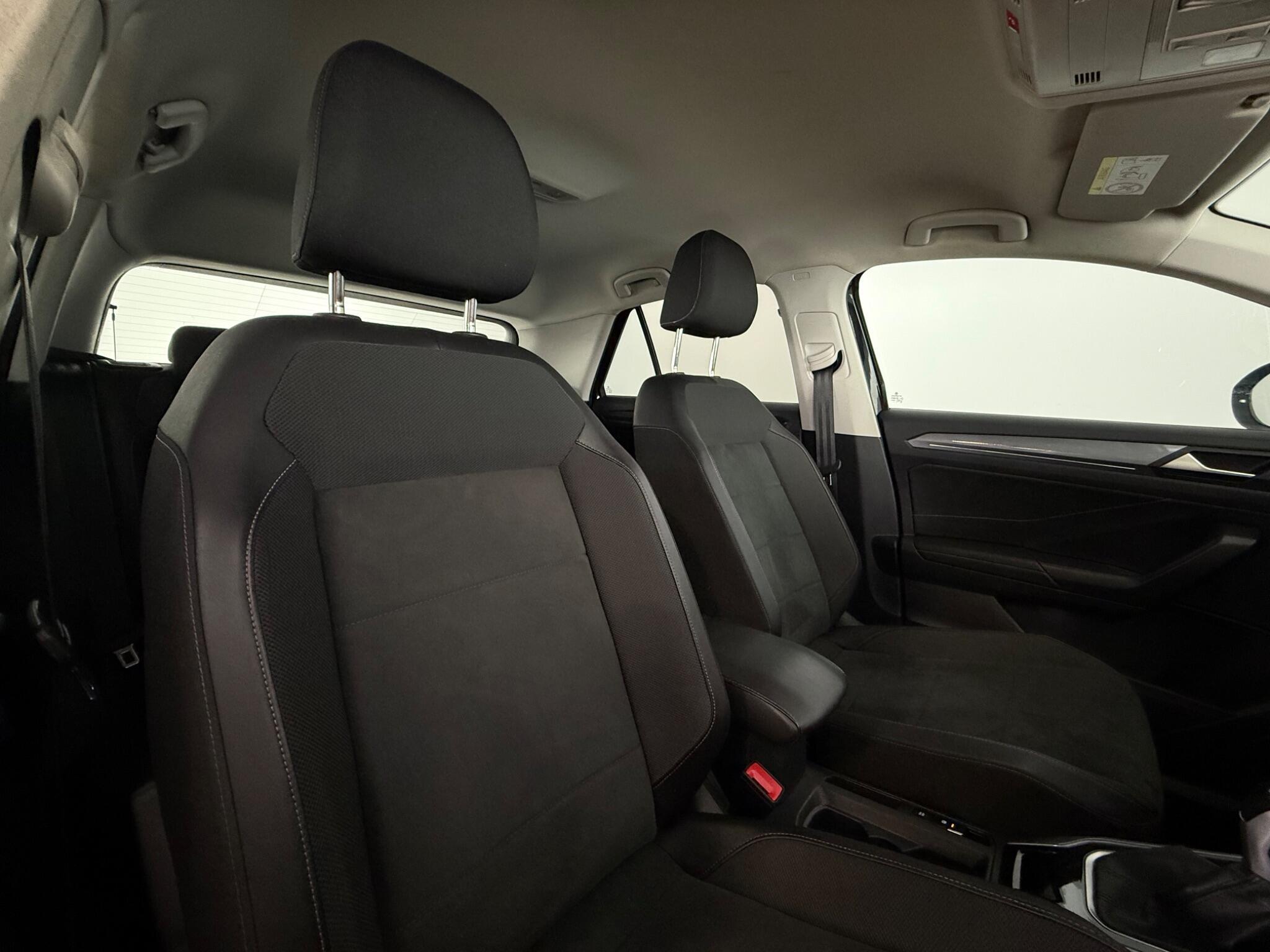 Volkswagen T-Roc view 29