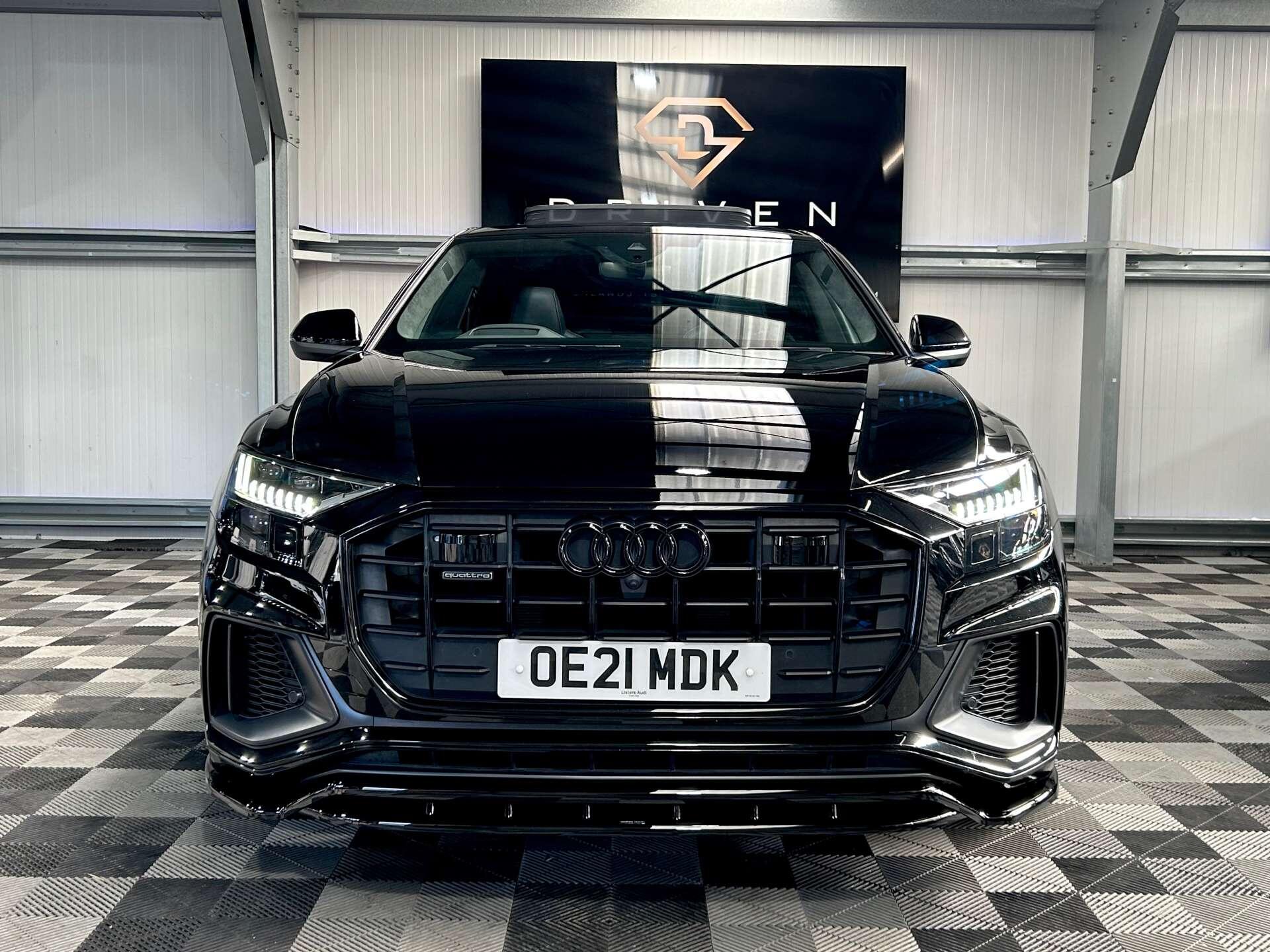 Audi Q8 view 4