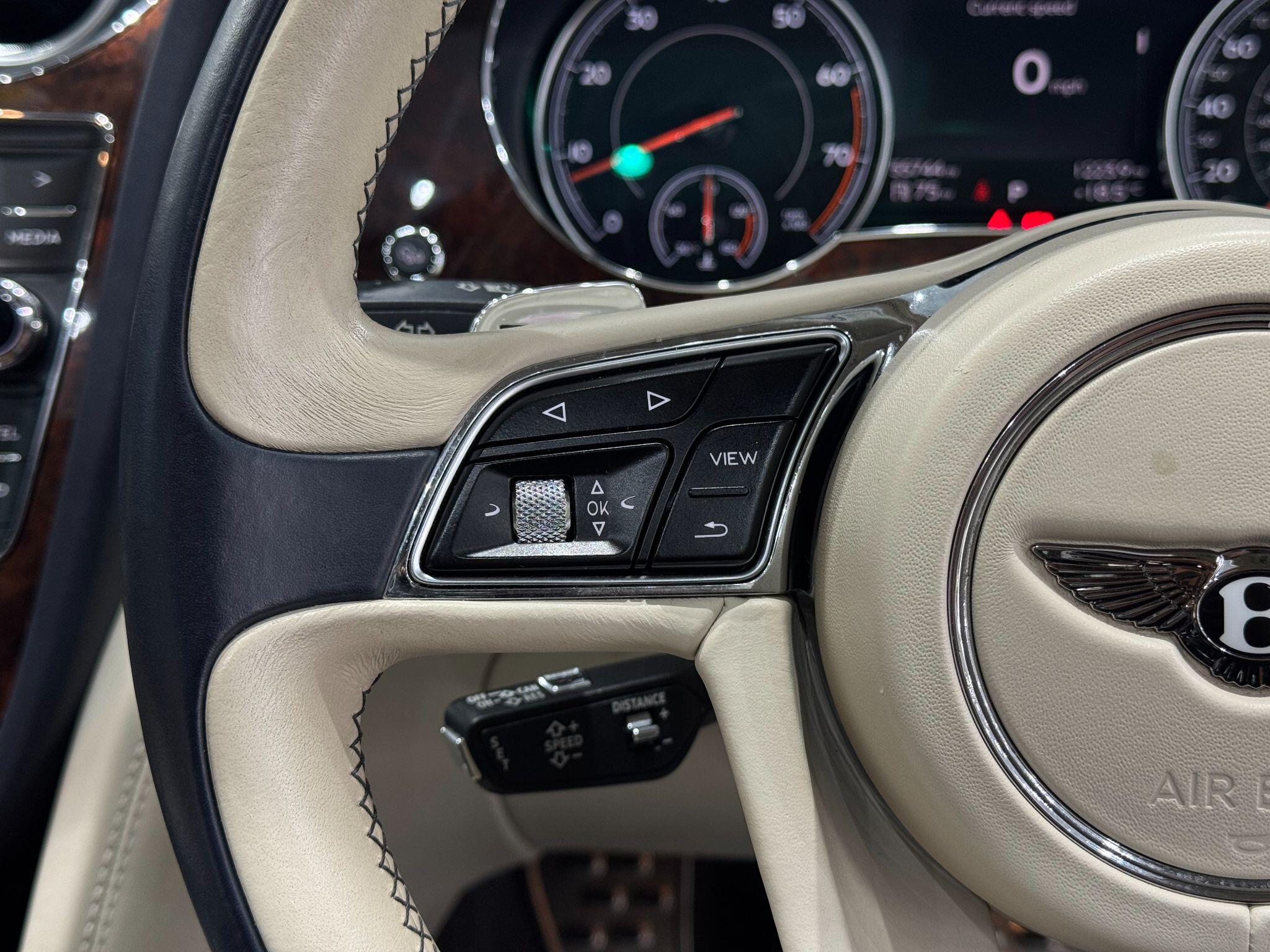 Bentley Bentayga view 44