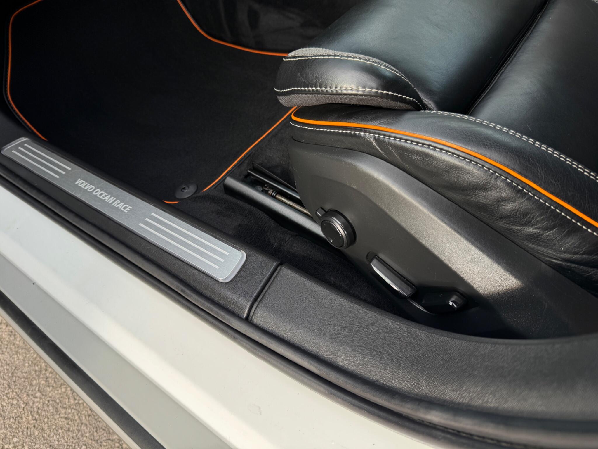 Volvo V90 Cross Country view 61