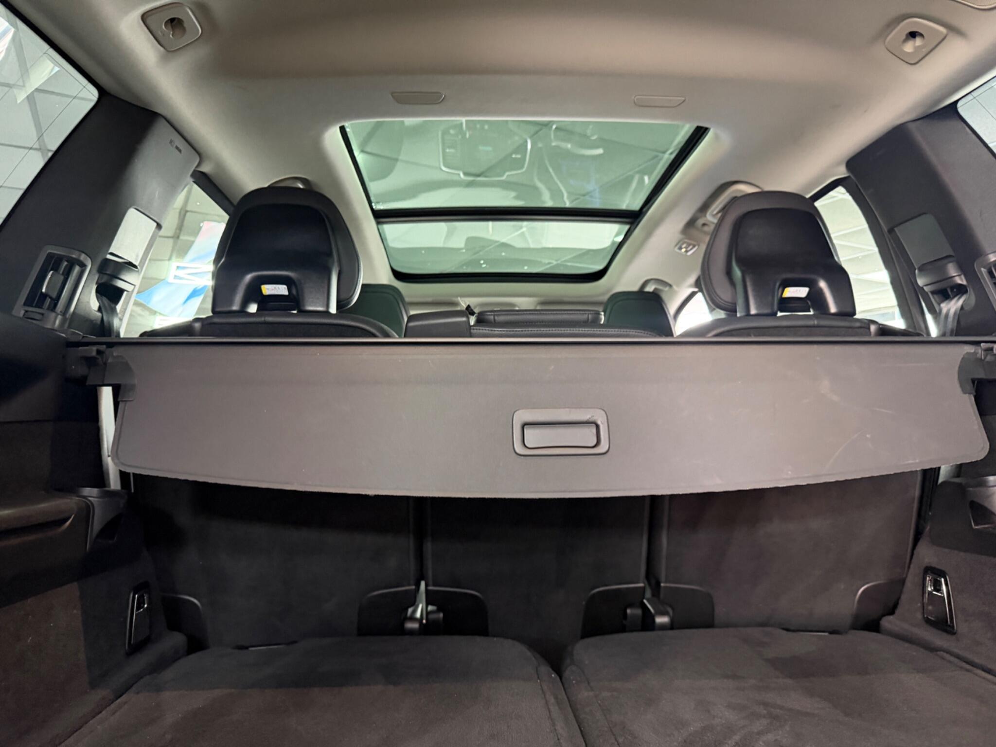 Volvo XC90 view 12