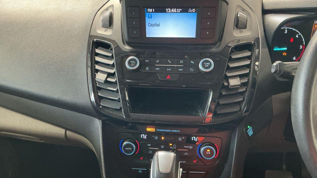 Ford Grand Tourneo Connect view 9