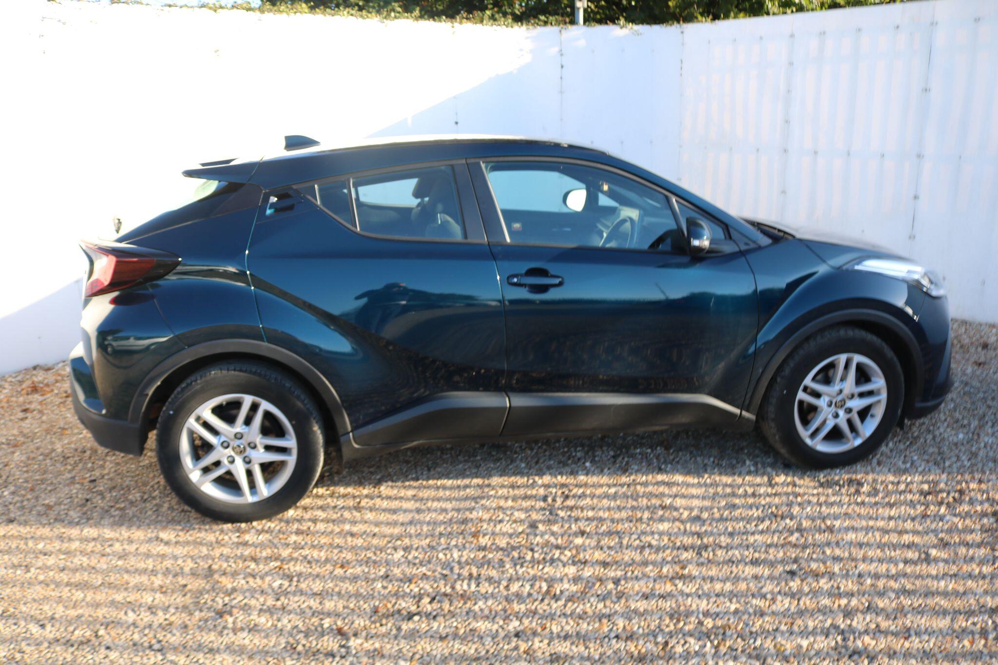 Toyota C-HR view 7