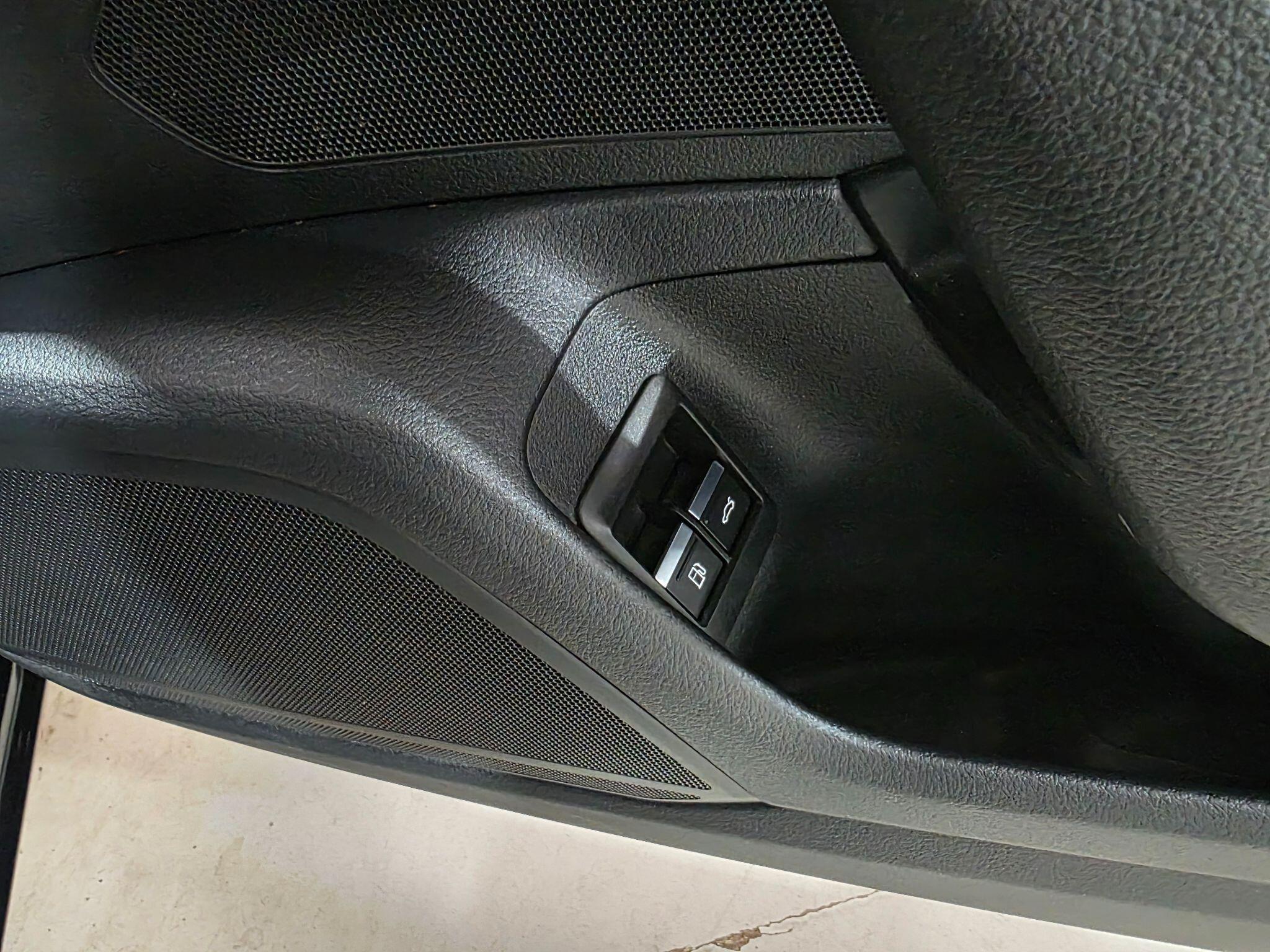 Audi A6 Saloon view 16