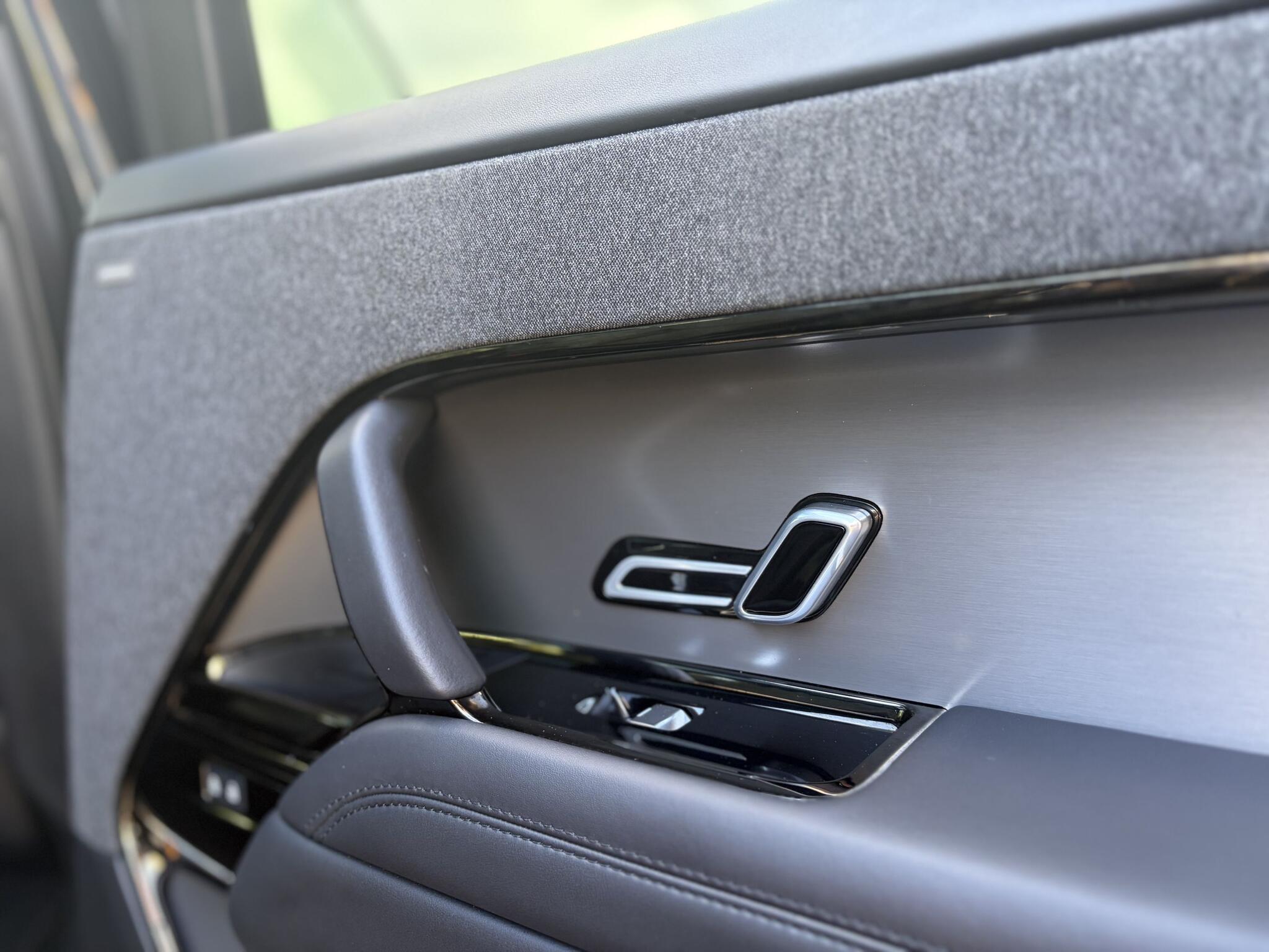 Land Rover Range Rover Sport view 30