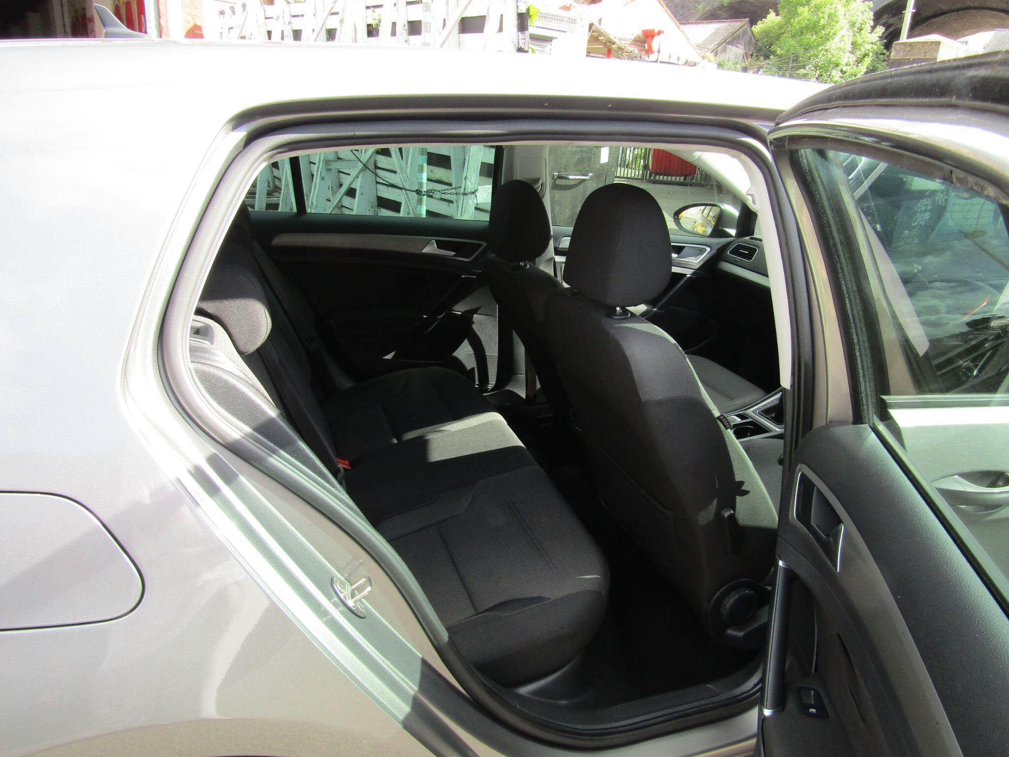 Volkswagen Golf view 8