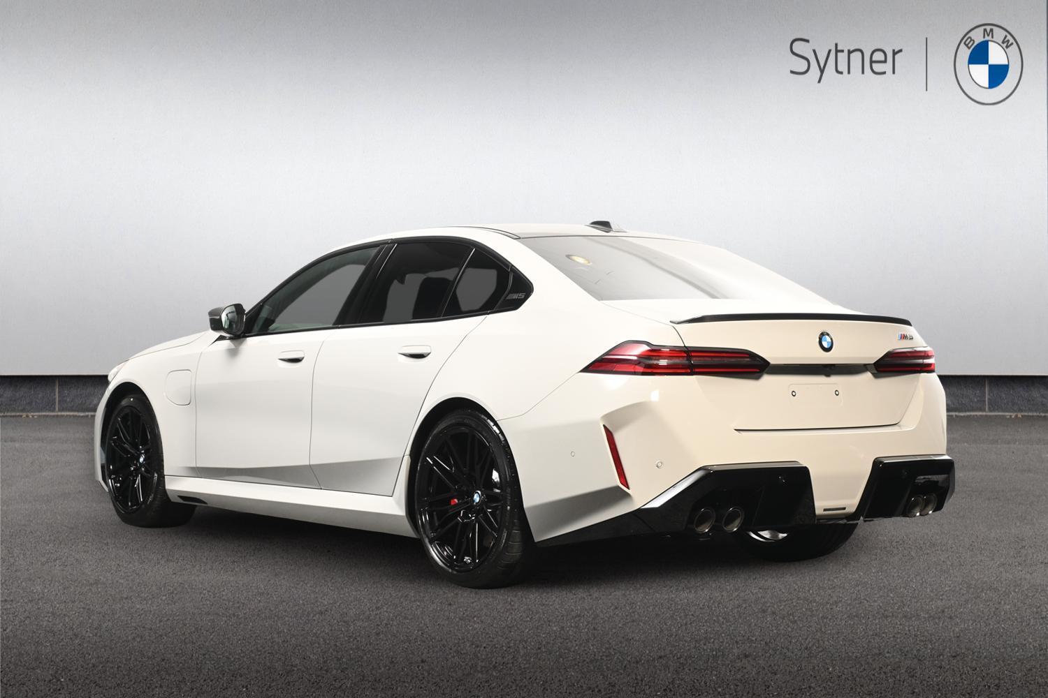 BMW M5 view 2