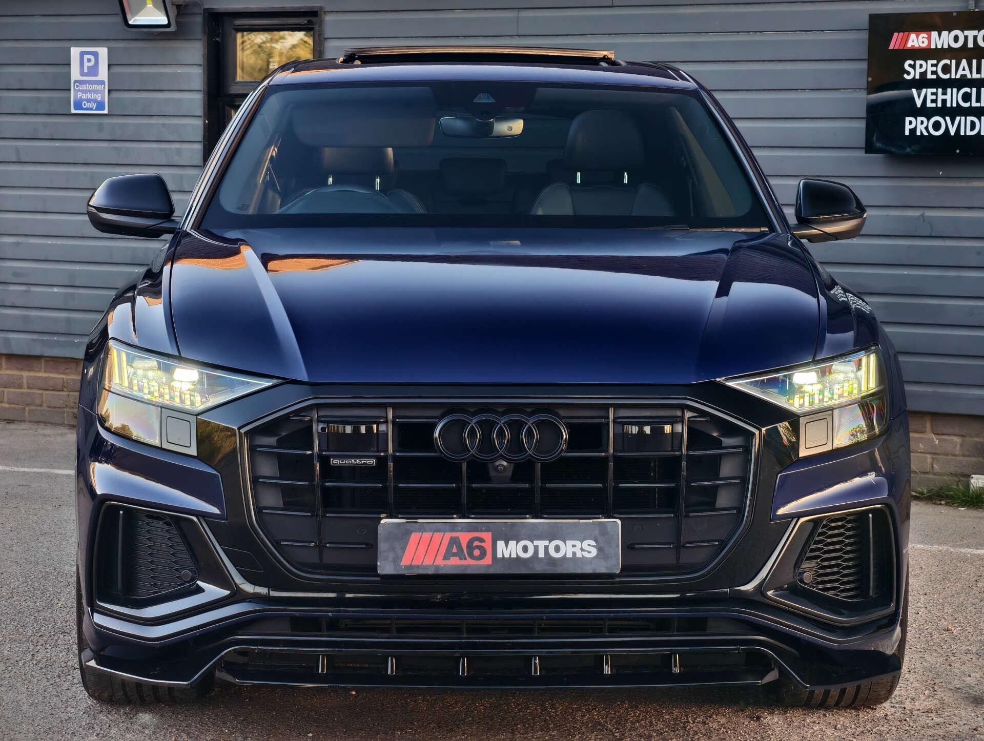 Audi Q8 view 5