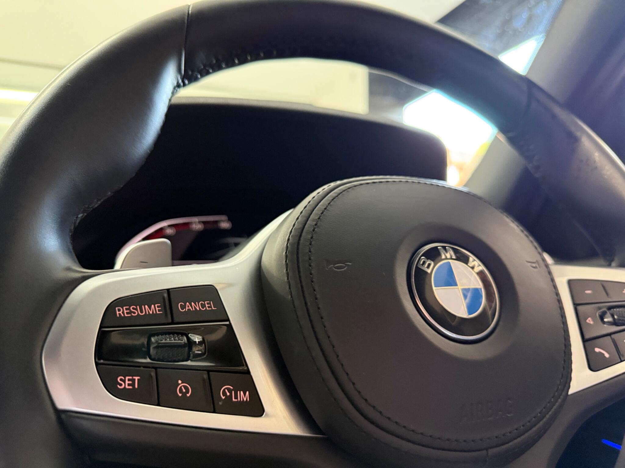 BMW 3 Series view 23