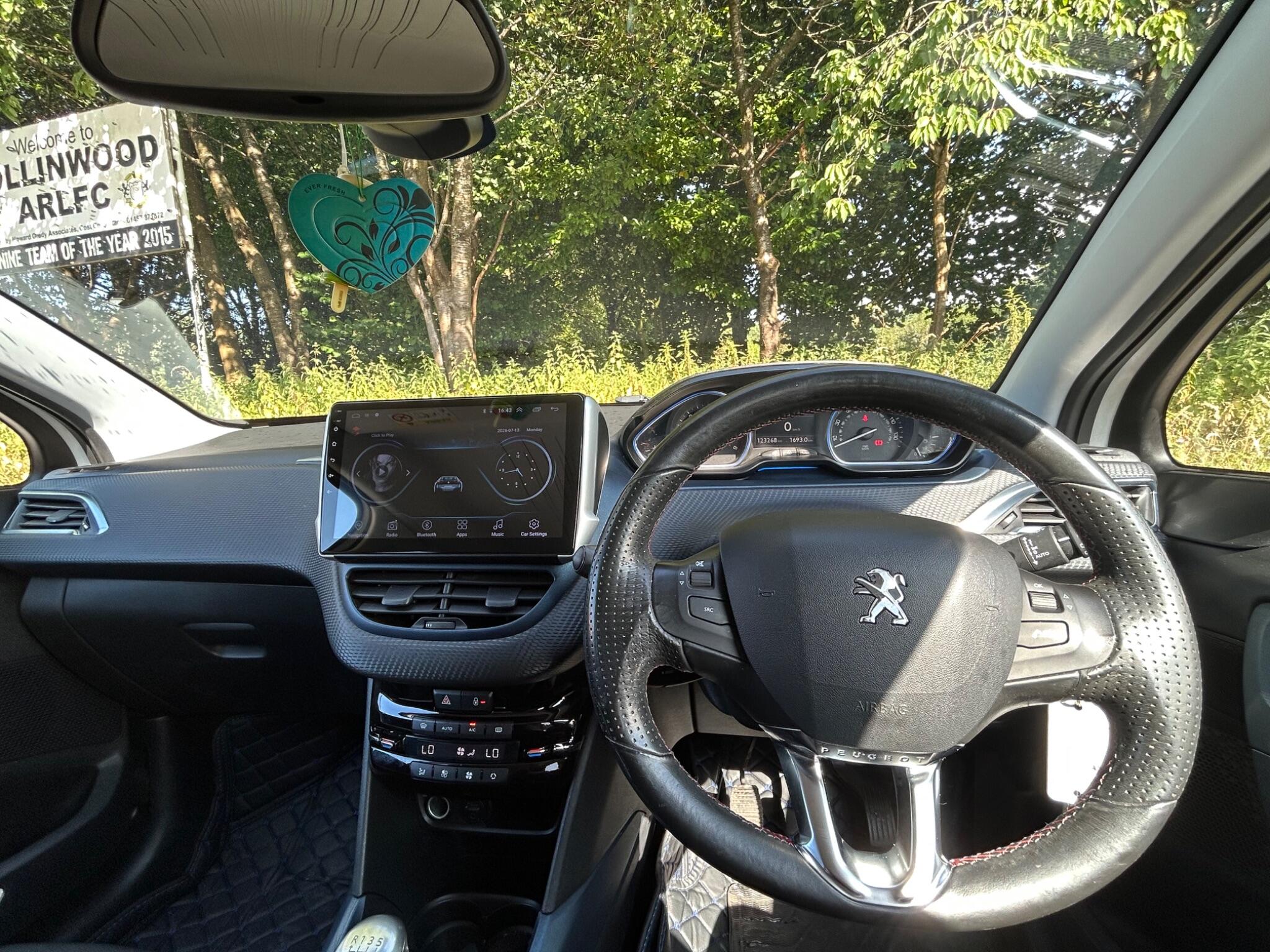 Peugeot 2008 view 12