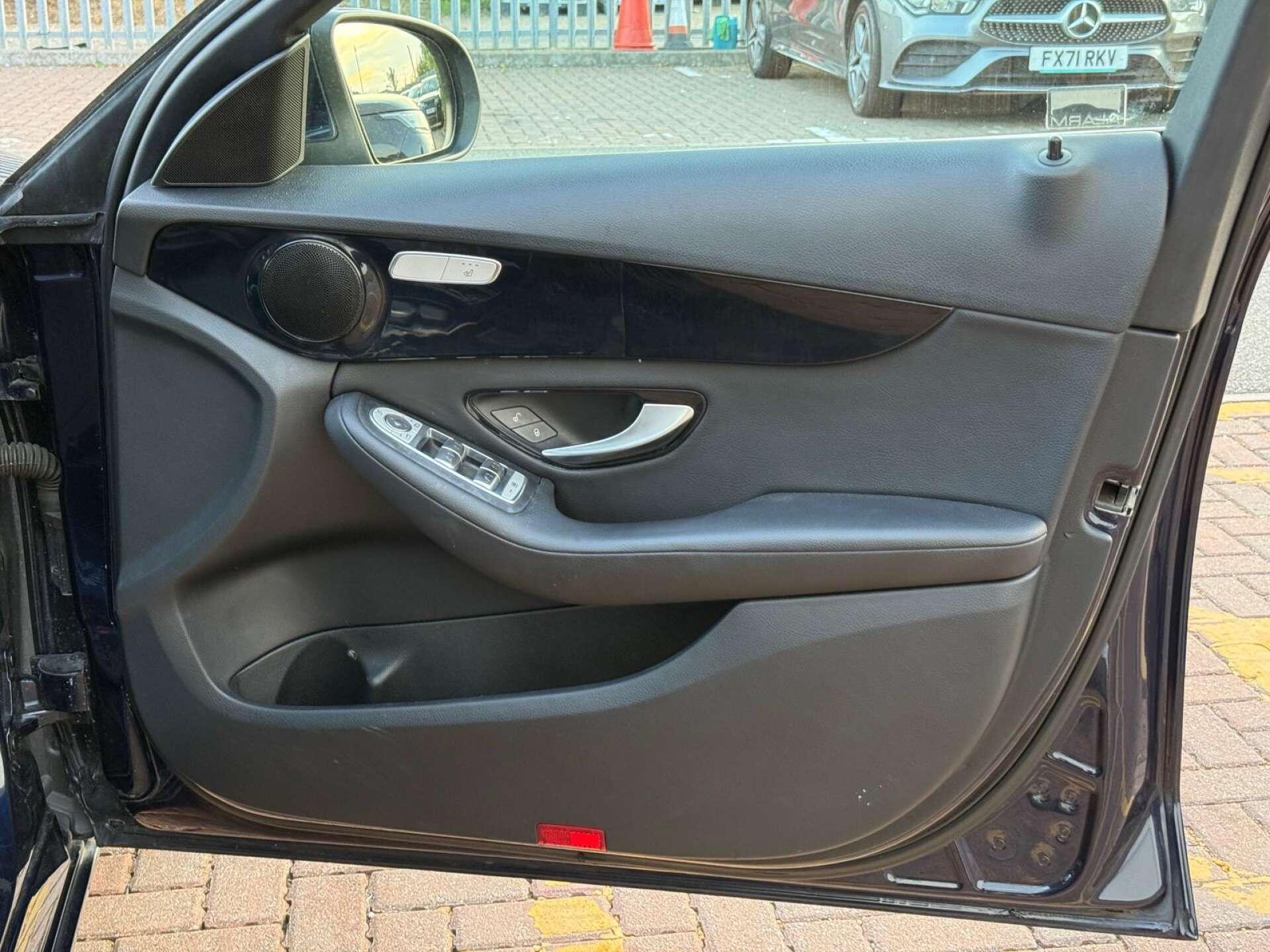 Mercedes-Benz C Class view 20