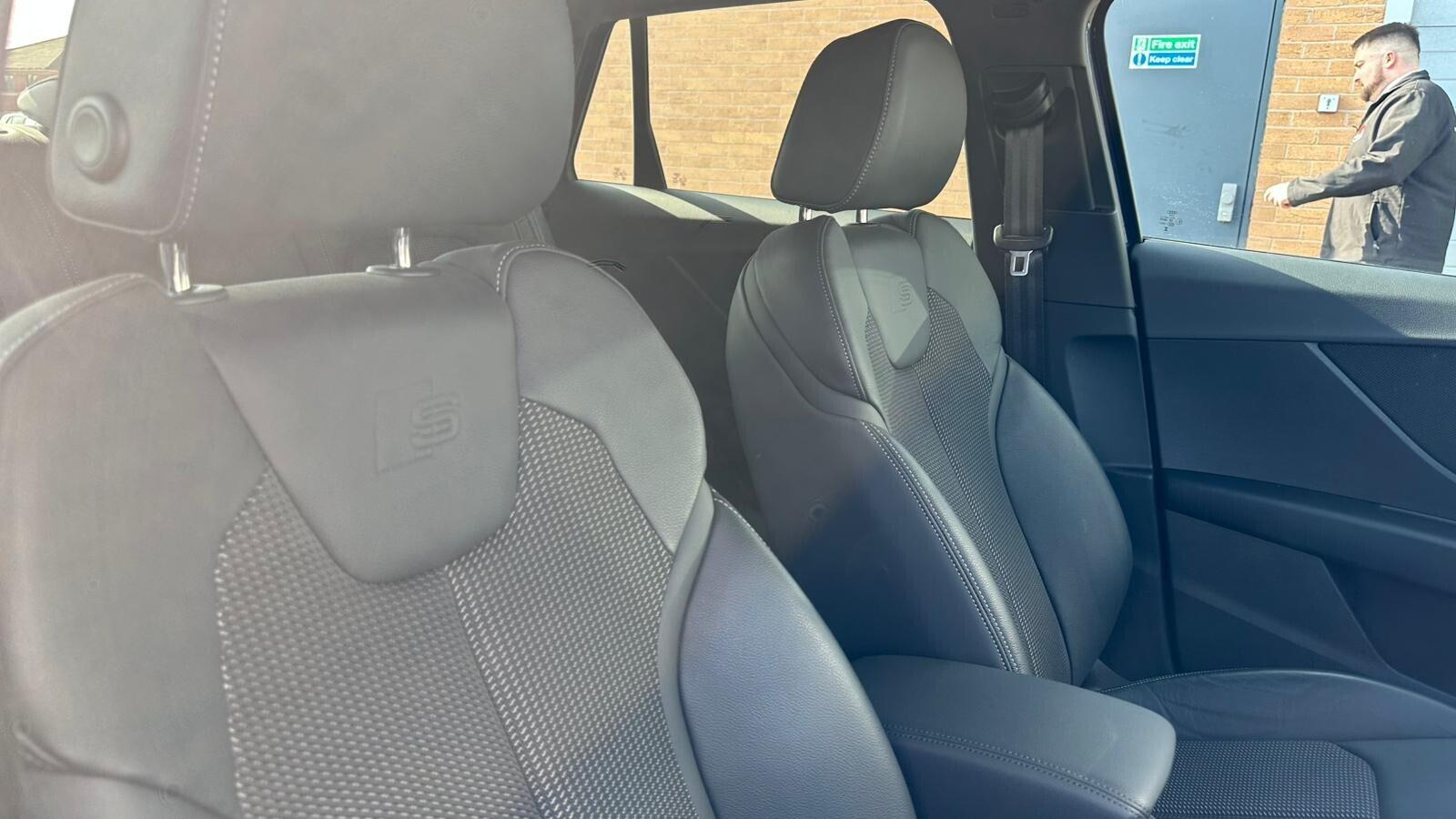 Audi Q2 view 24