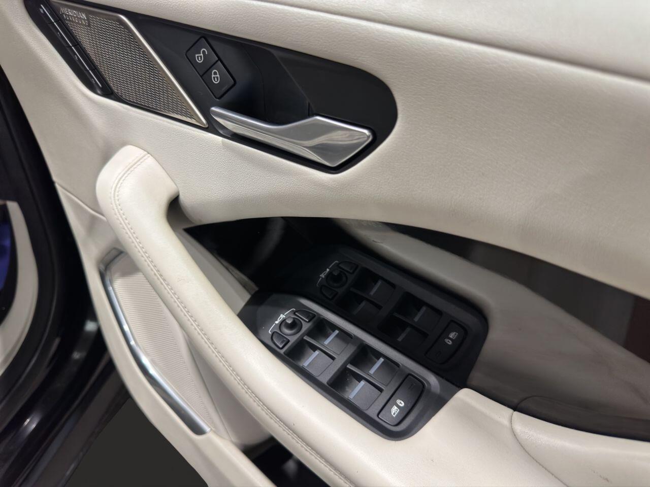 Jaguar I-Pace view 33