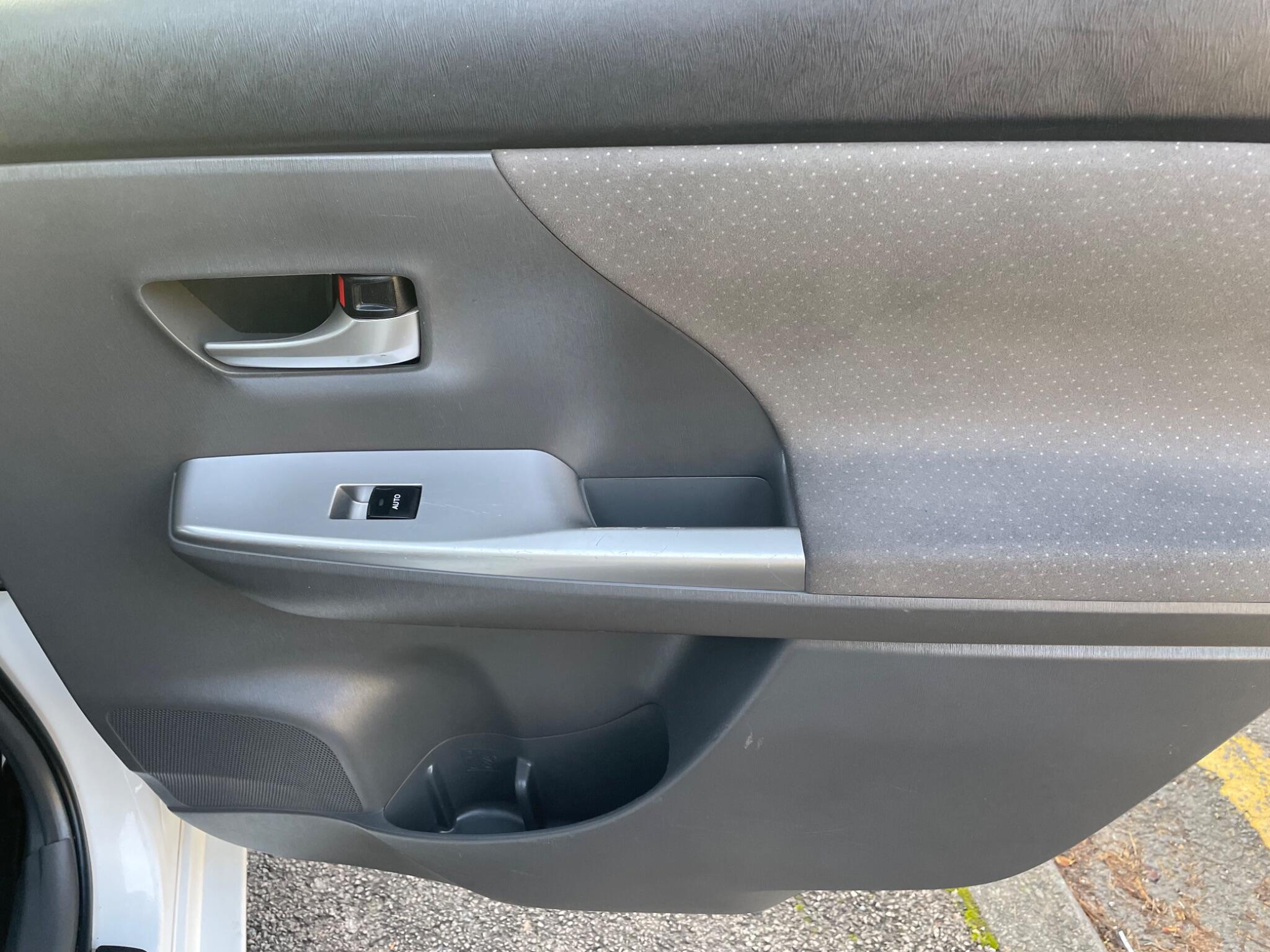 2014 Toyota Prius 1.5 CVT 4dr • 101,741 miles image 43