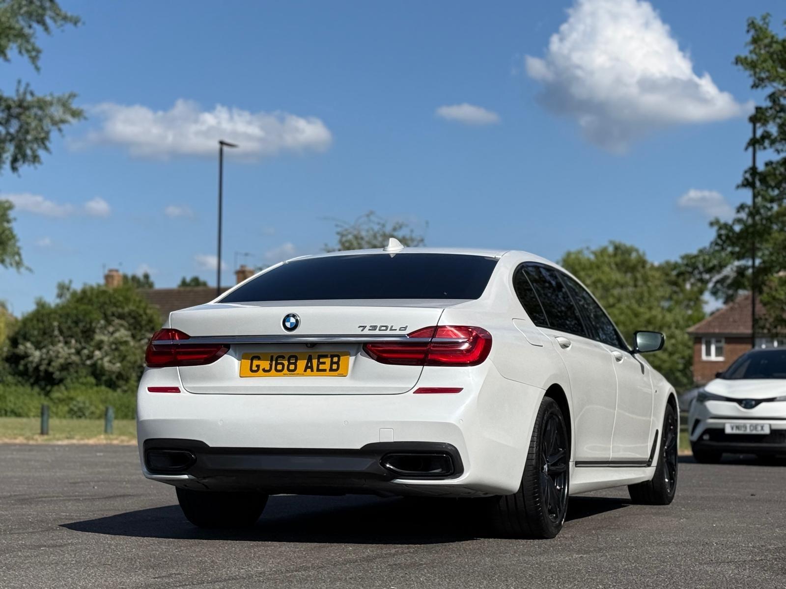 BMW 7 Series view 13
